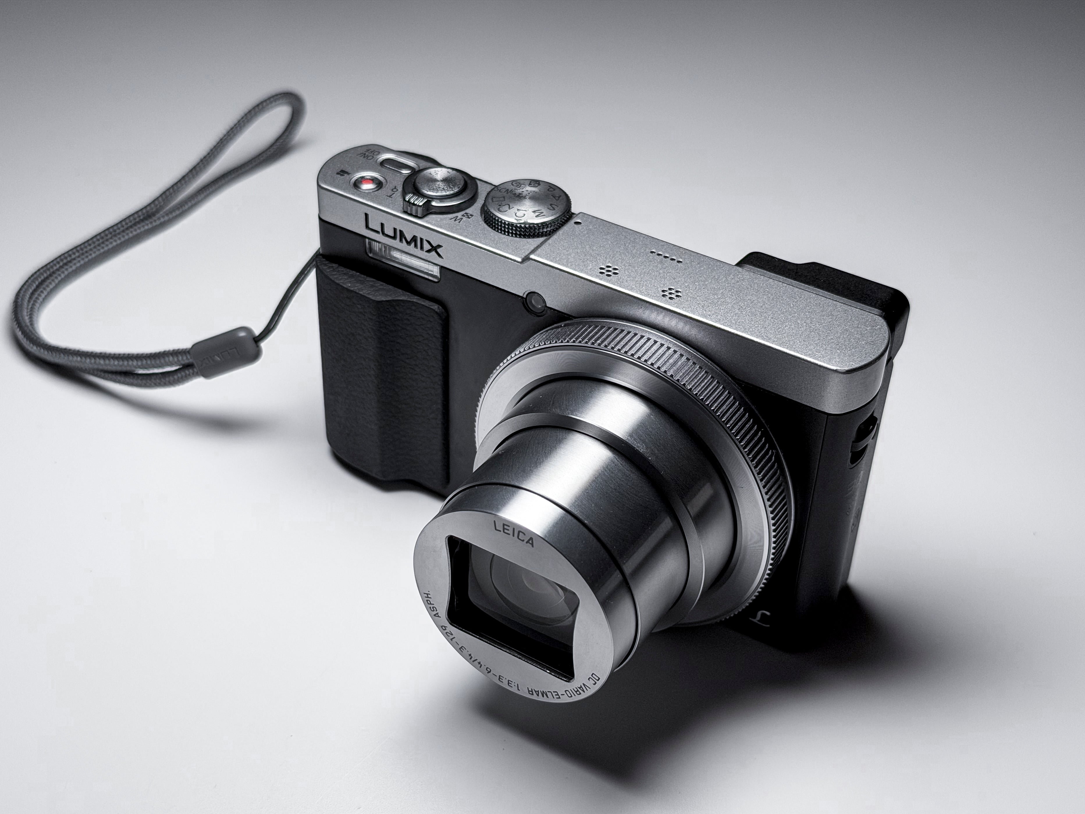 Panasonic Lumix TZ70 TZ-70 Leica 30x Lens - 1 Year Warranty, Excellent
