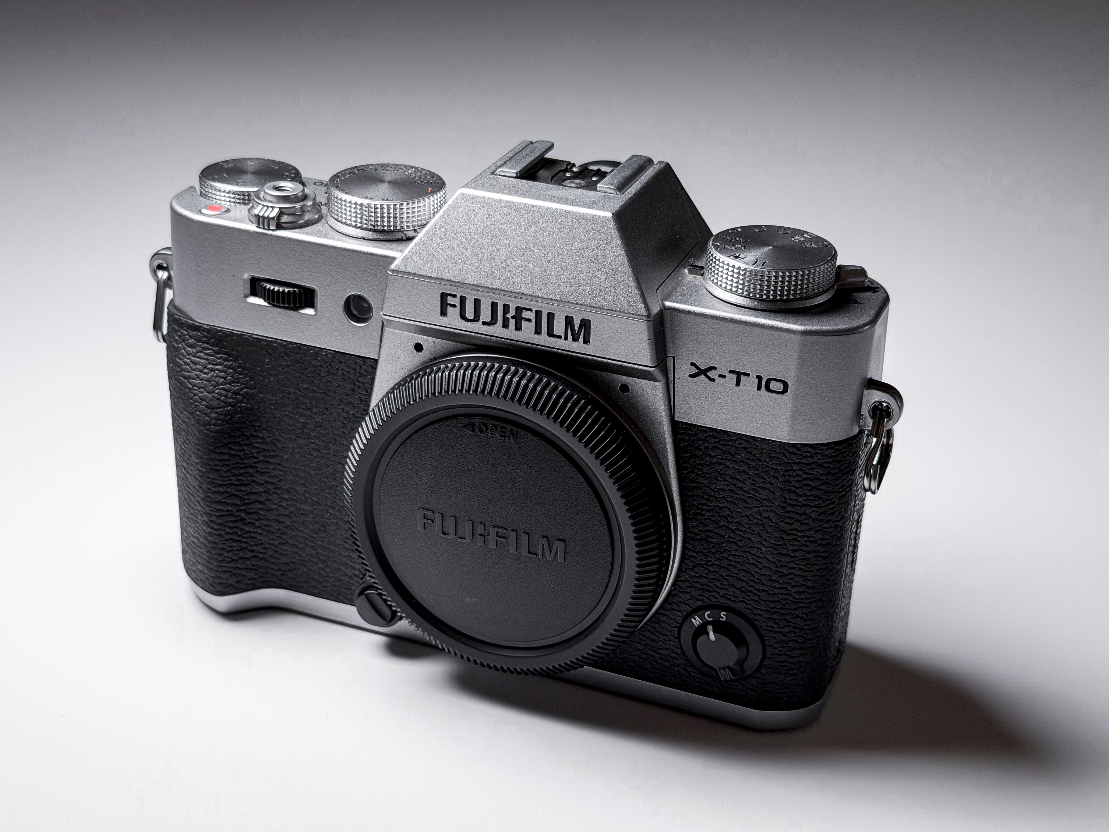 Fujifilm X-T10 Mirrorless APS-C Body Fuji XT10 - 1 Year Warranty, Excellent