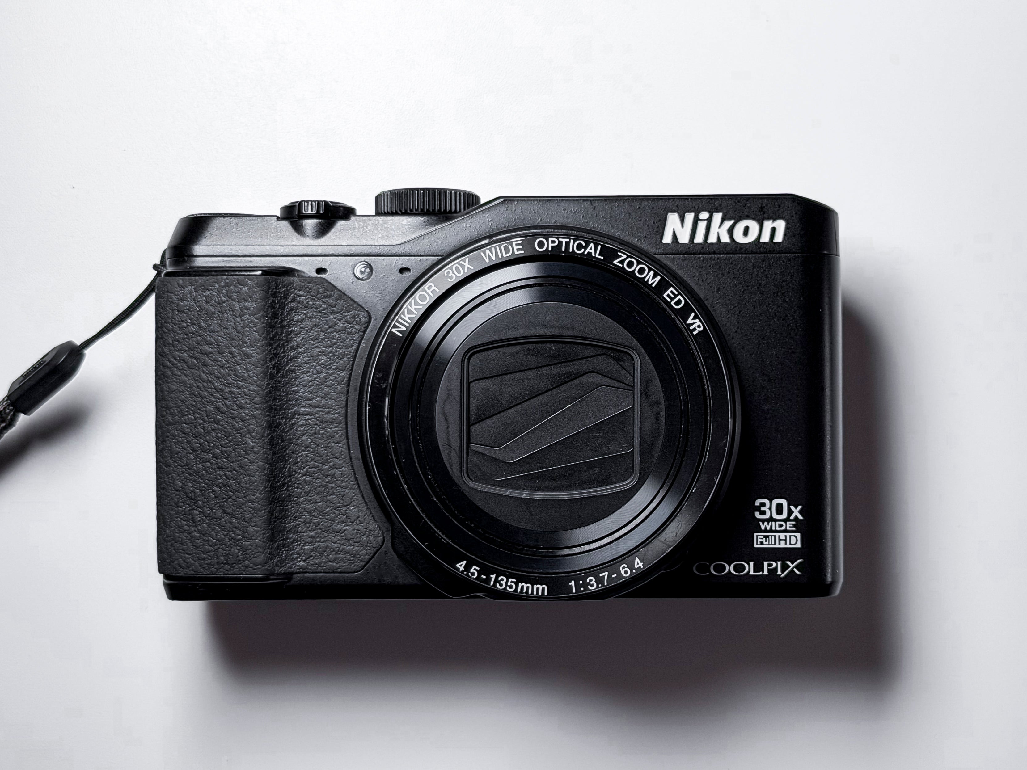 Nikon Coolpix S9900 30x Zoom 16 Mpx - 1 Year Warranty, Excellent