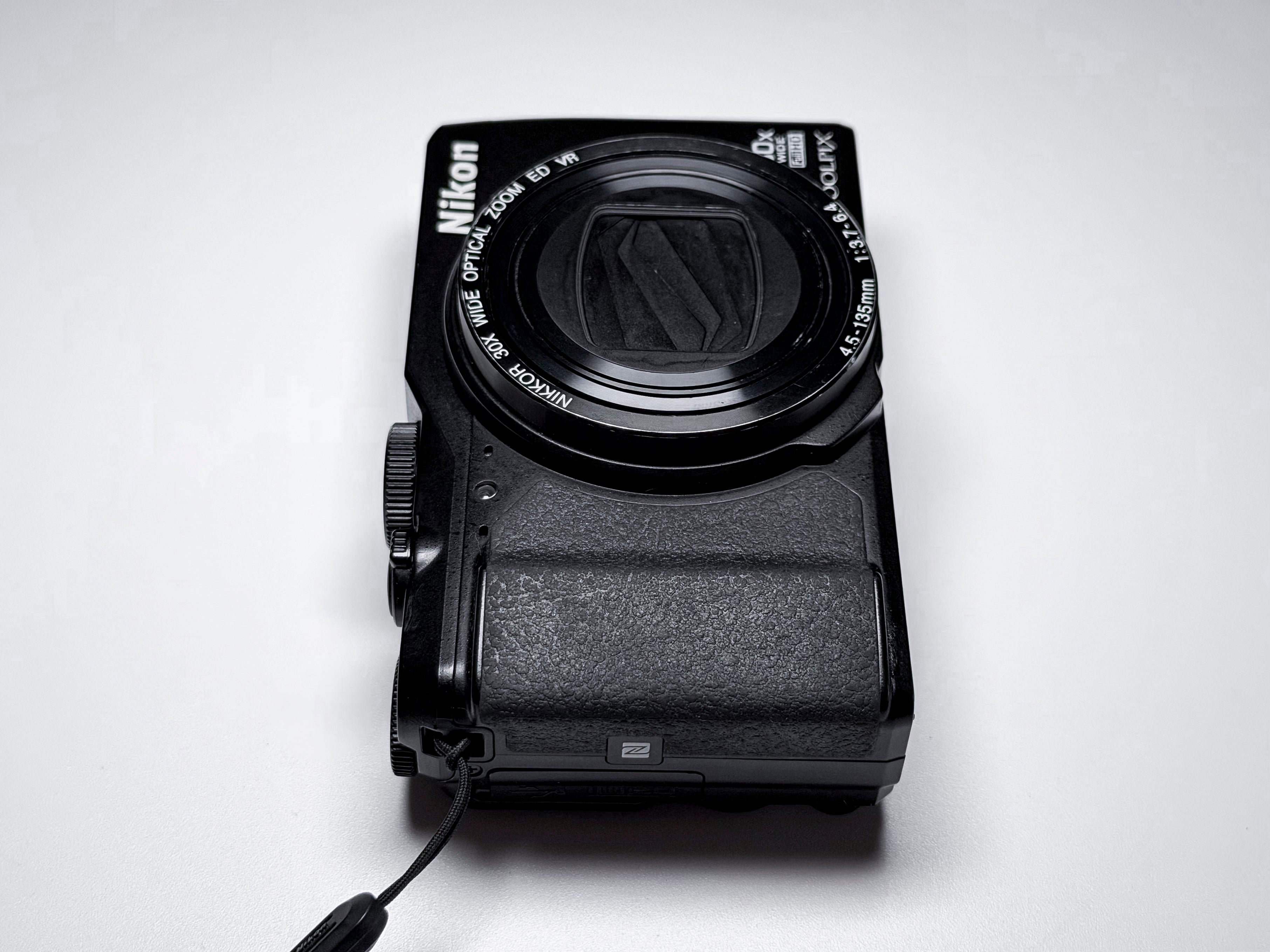 Nikon Coolpix S9900 30x Zoom 16 Mpx - 1 Year Warranty, Excellent