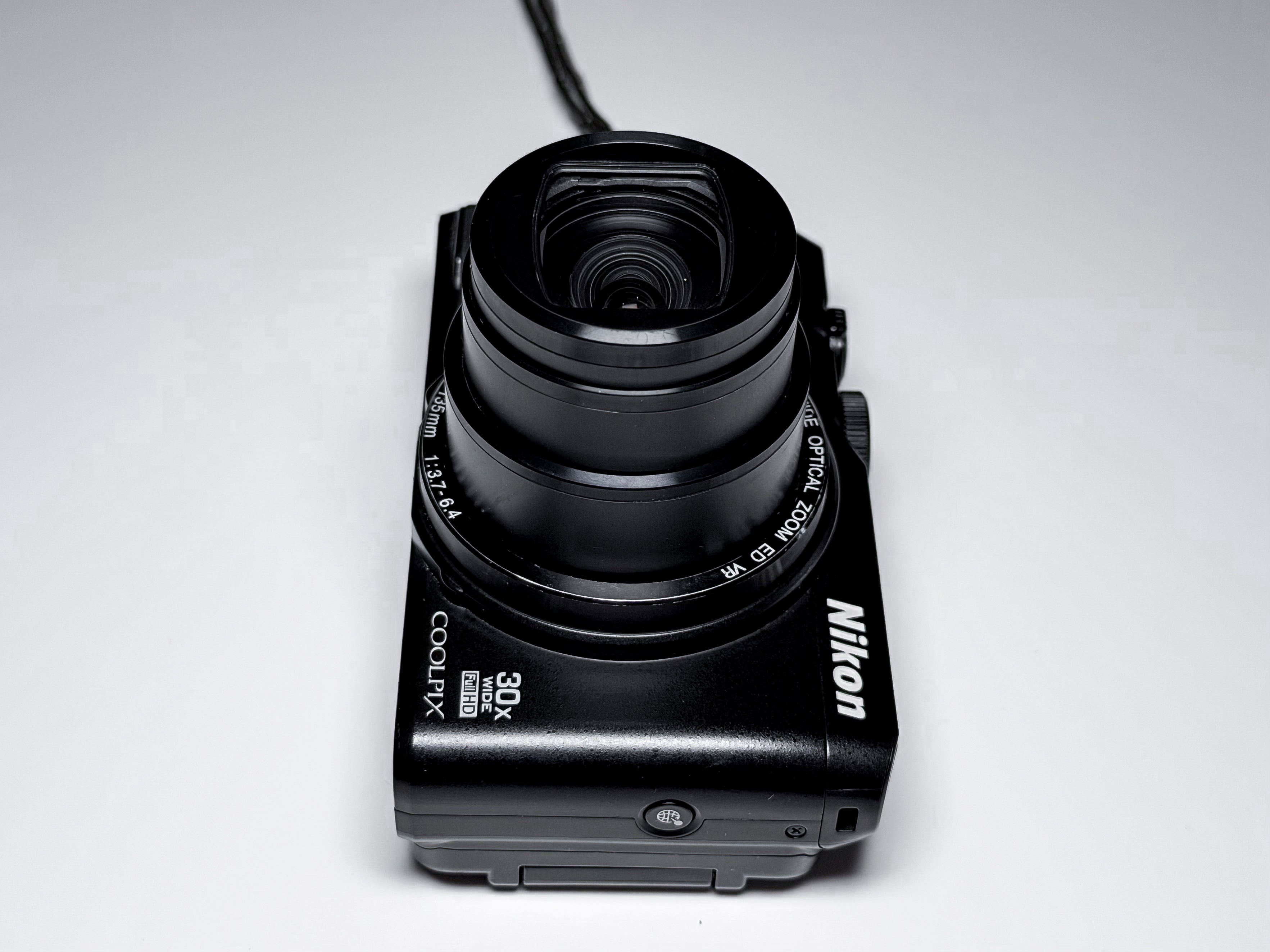 Nikon Coolpix S9900 30x Zoom 16 Mpx - 1 Year Warranty, Excellent
