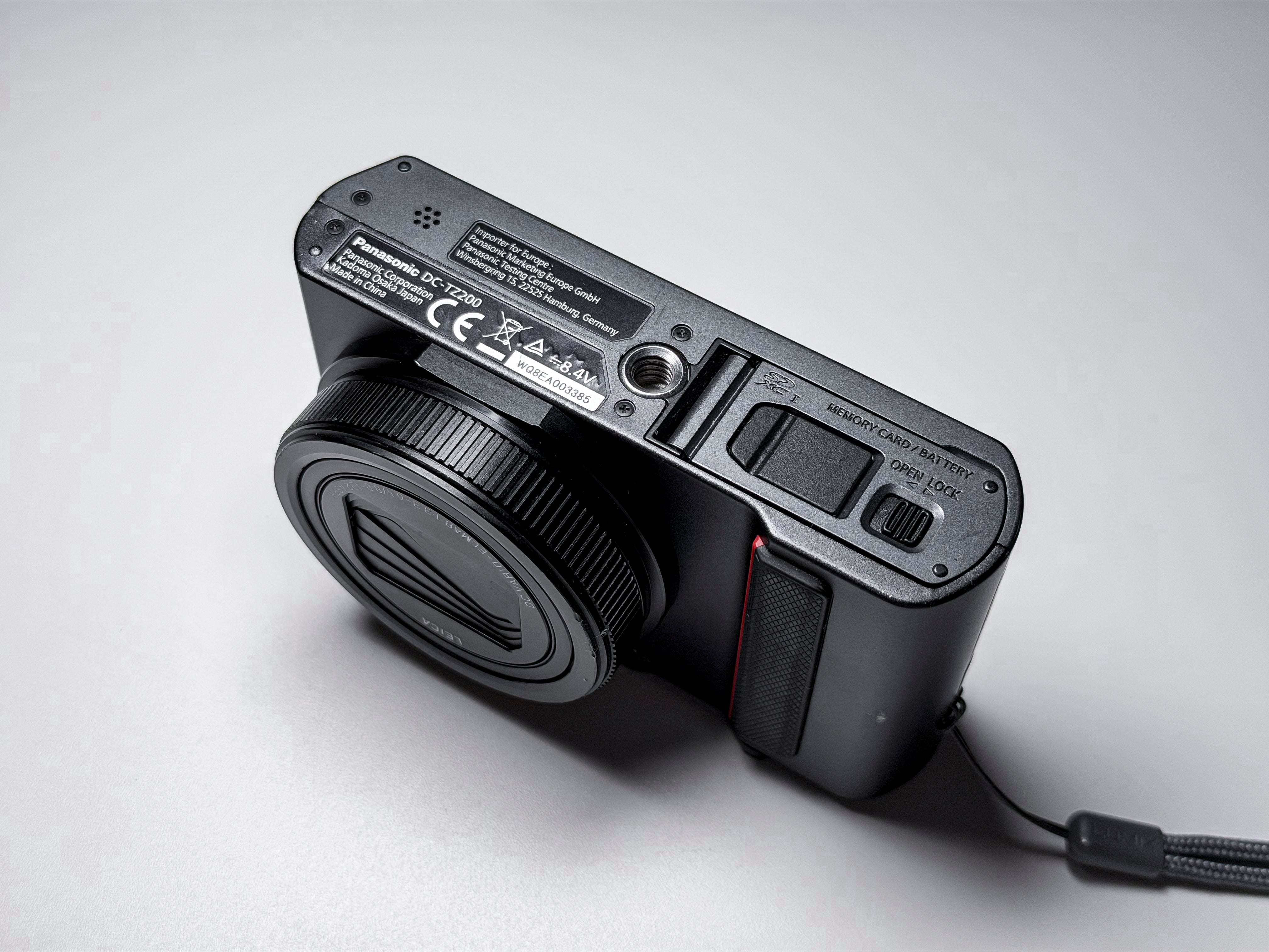 Panasonic Lumix TZ200 15x Leica Lens - 1 Year Warranty, Excellent ZS200 TZ-200