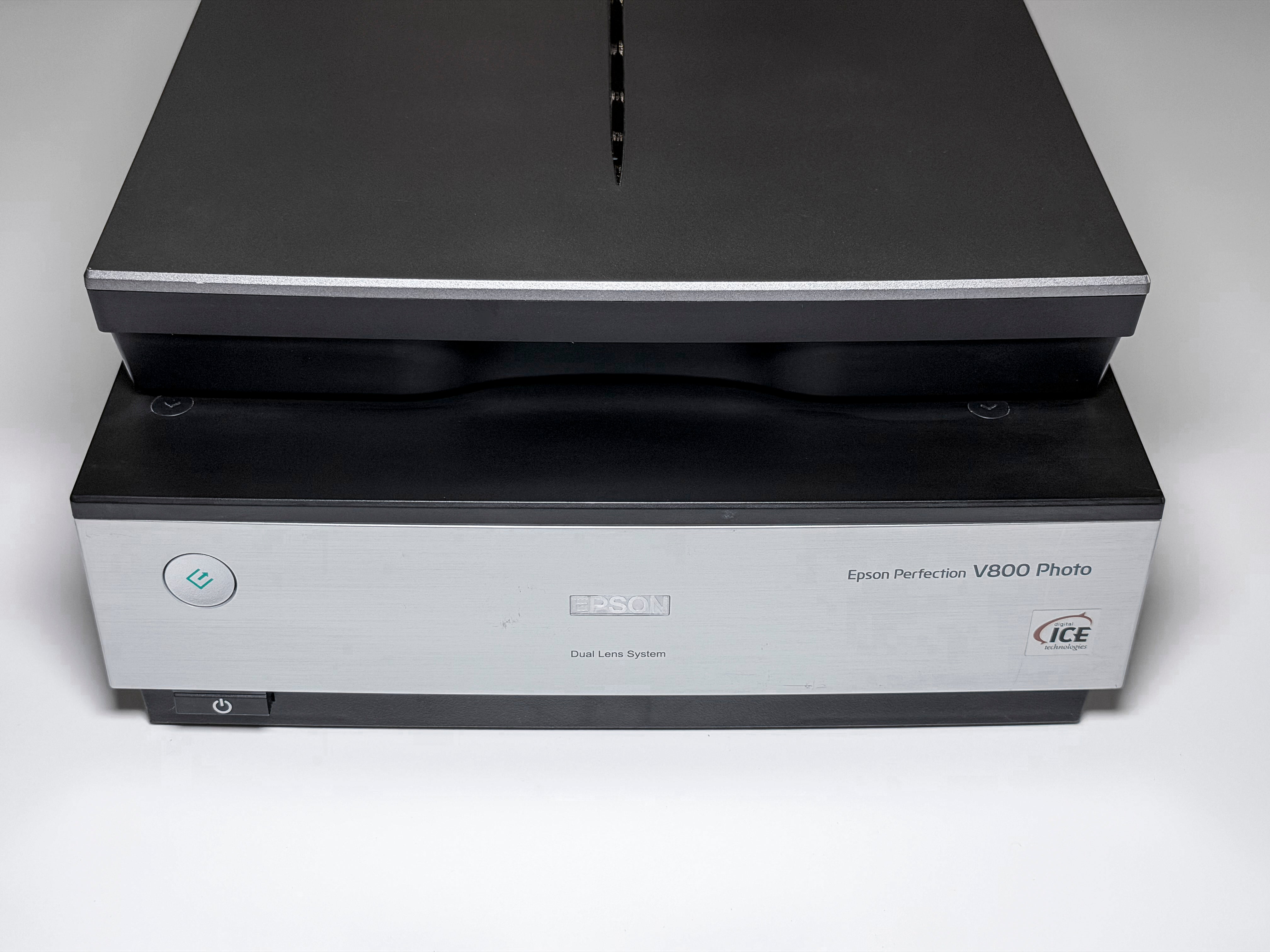 Epson V800 Perfection Film Scanner Flatbed 35mm, 120, 4x5 - Perfectly Working