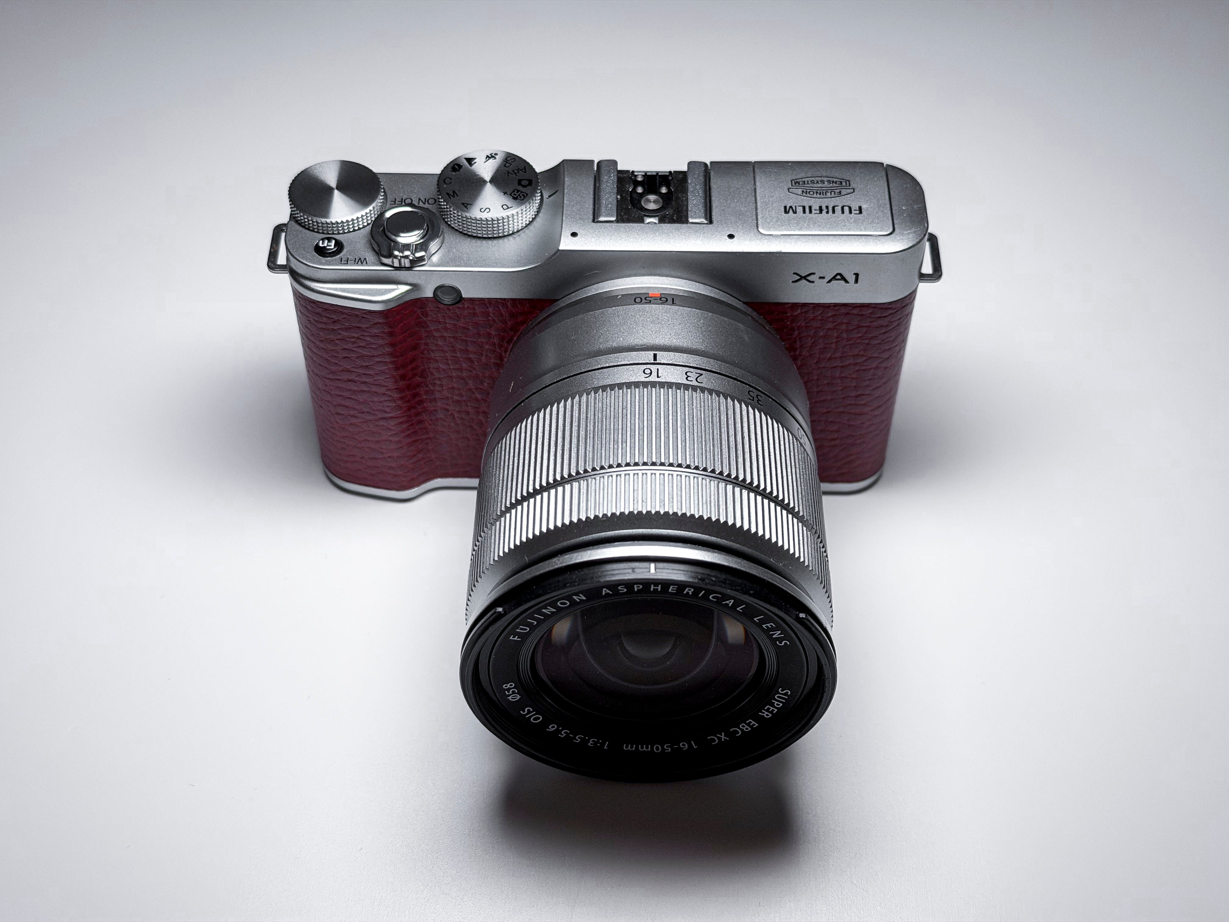 Fujifilm X-A1 + 16-50mm OIS Kit APS-C Fuji XA3 - 1 Year Warranty, Excellent