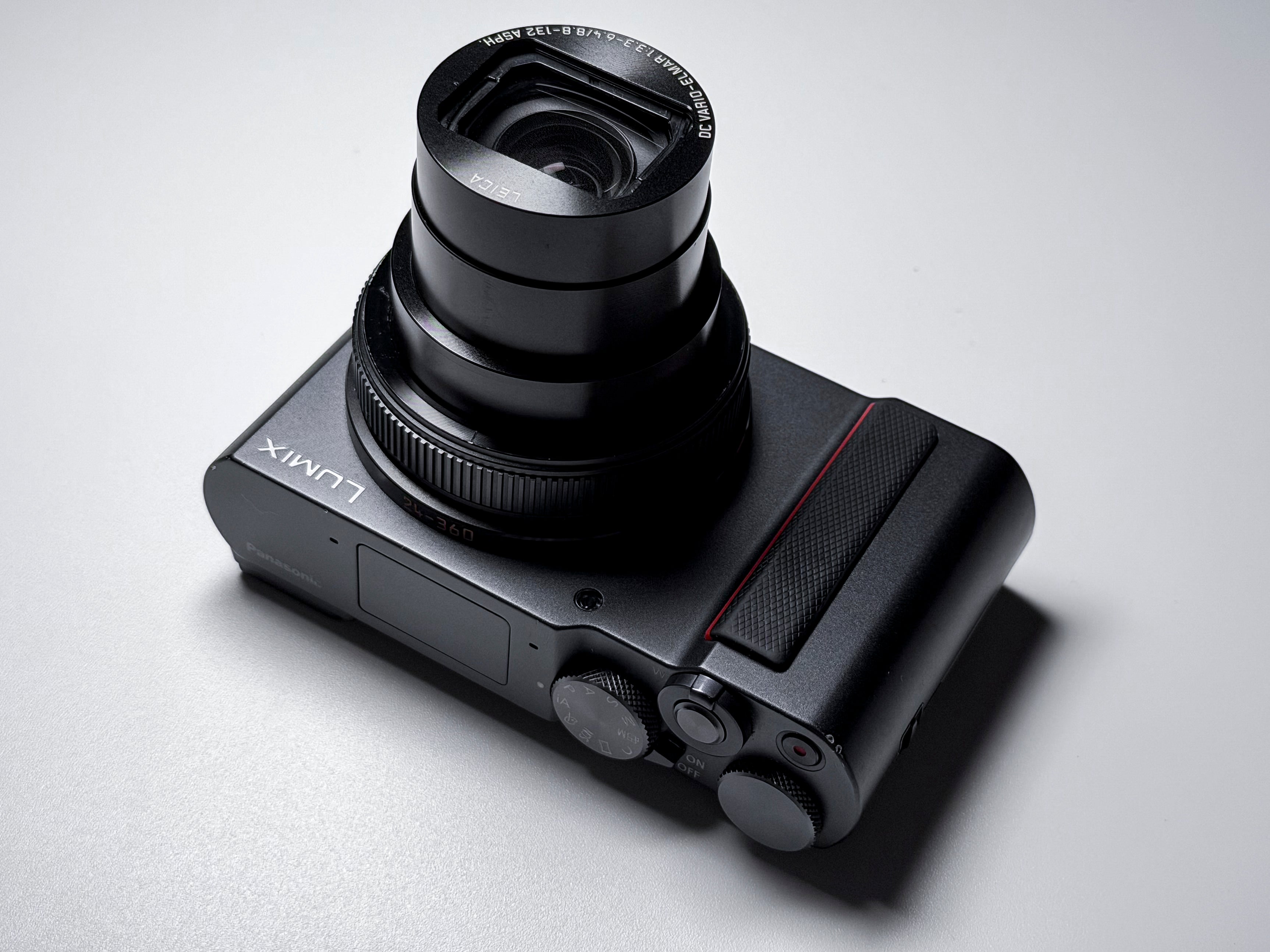 Panasonic Lumix TZ200 15x Leica Lens - 1 Year Warranty, Near Mint ZS200 TZ-200