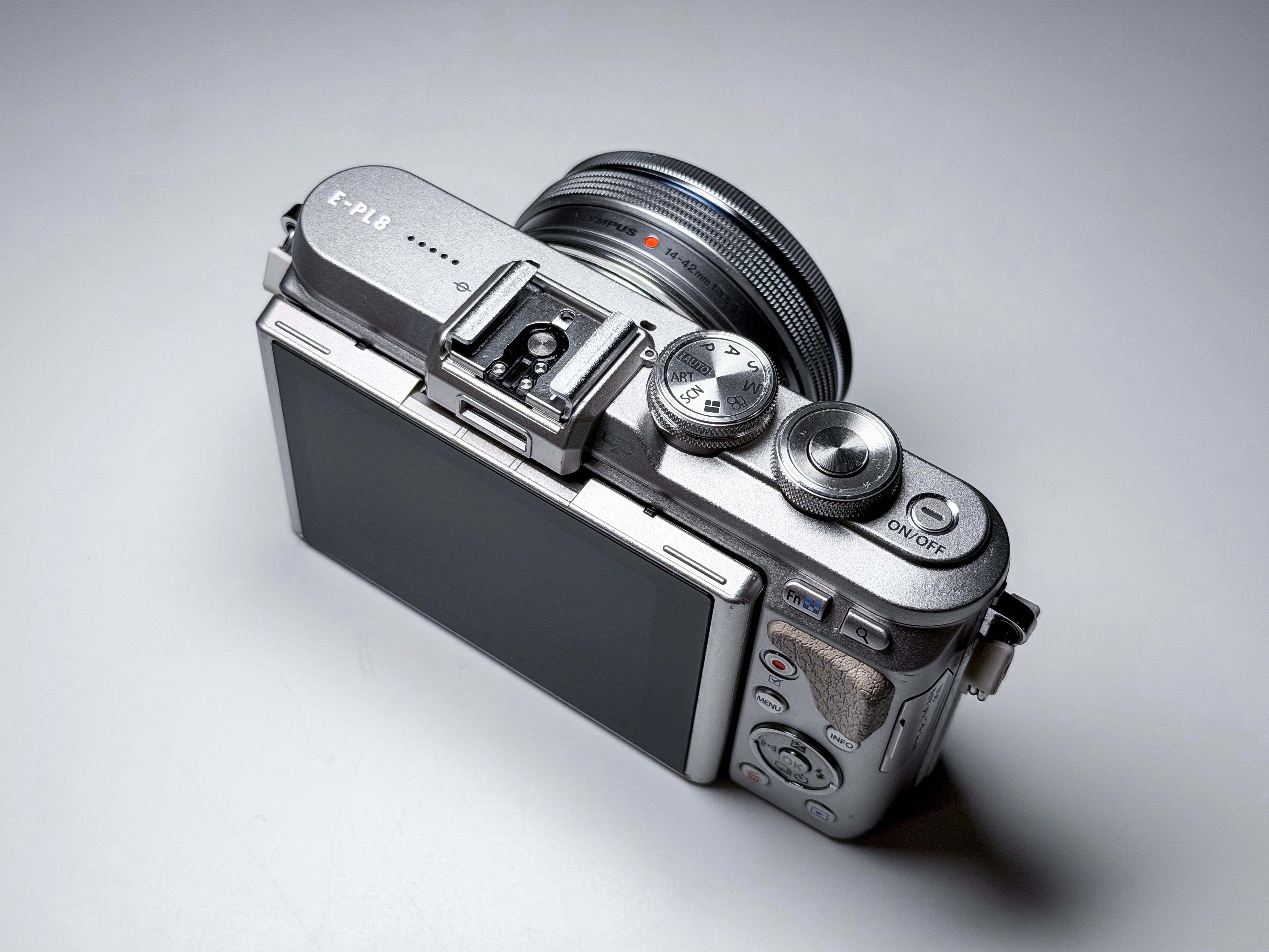 Olympus Pen E-PL8 Mirrorless M43 + 14-42 Zuiko - 1 Year Warranty, Excellent EPL8