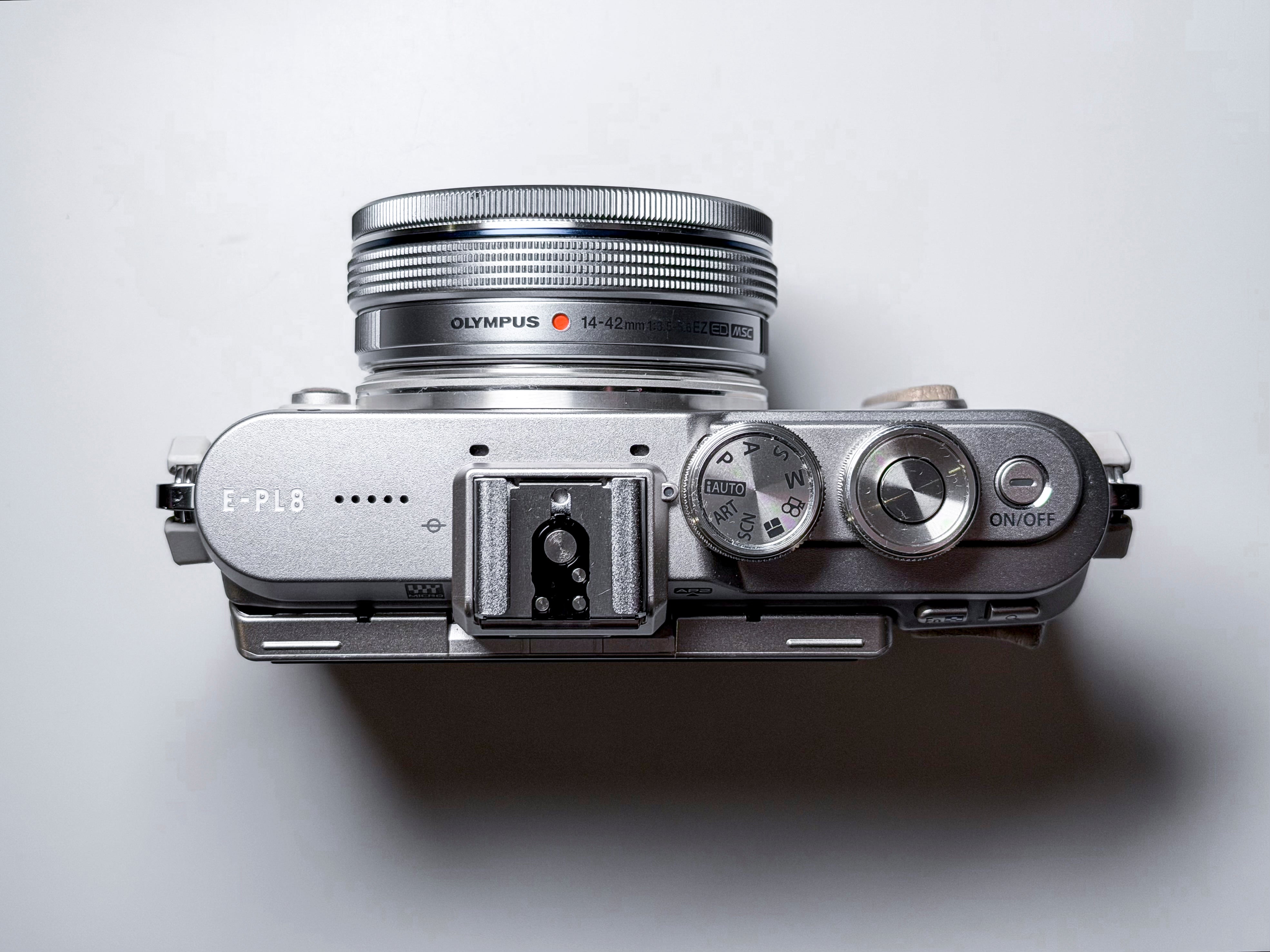 Olympus Pen E-PL8 Mirrorless M43 + 14-42 Zuiko - 1 Year Warranty, Excellent EPL8