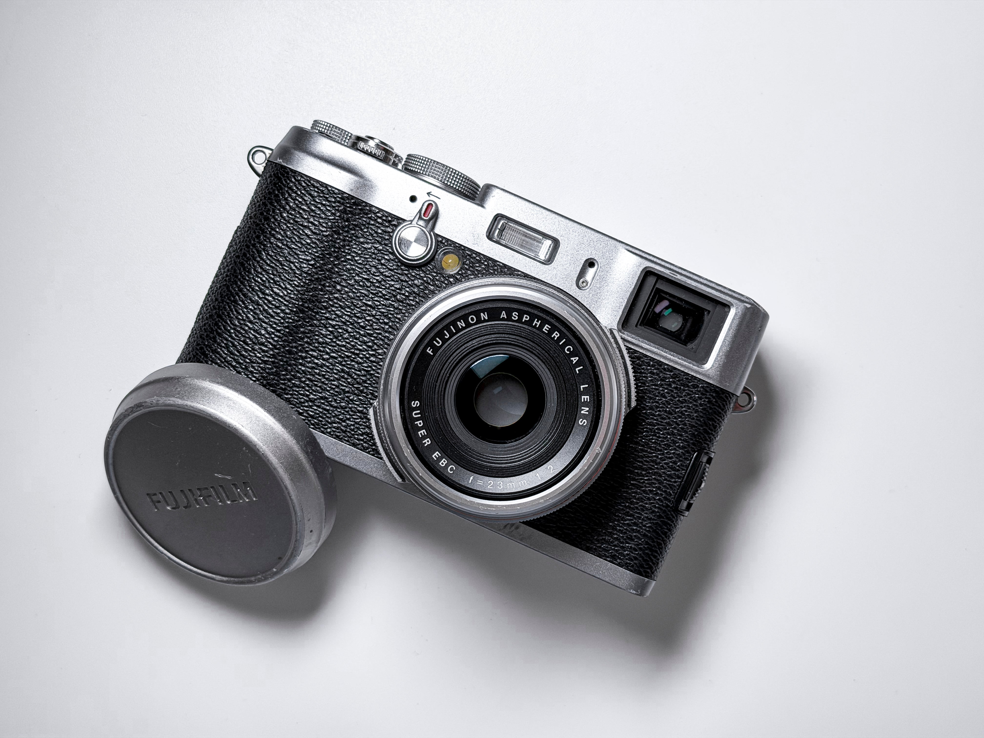 Fujifilm X100 APS-C Fuji 23mm f/2.0 - 1 Year Warranty, Perfectly Working