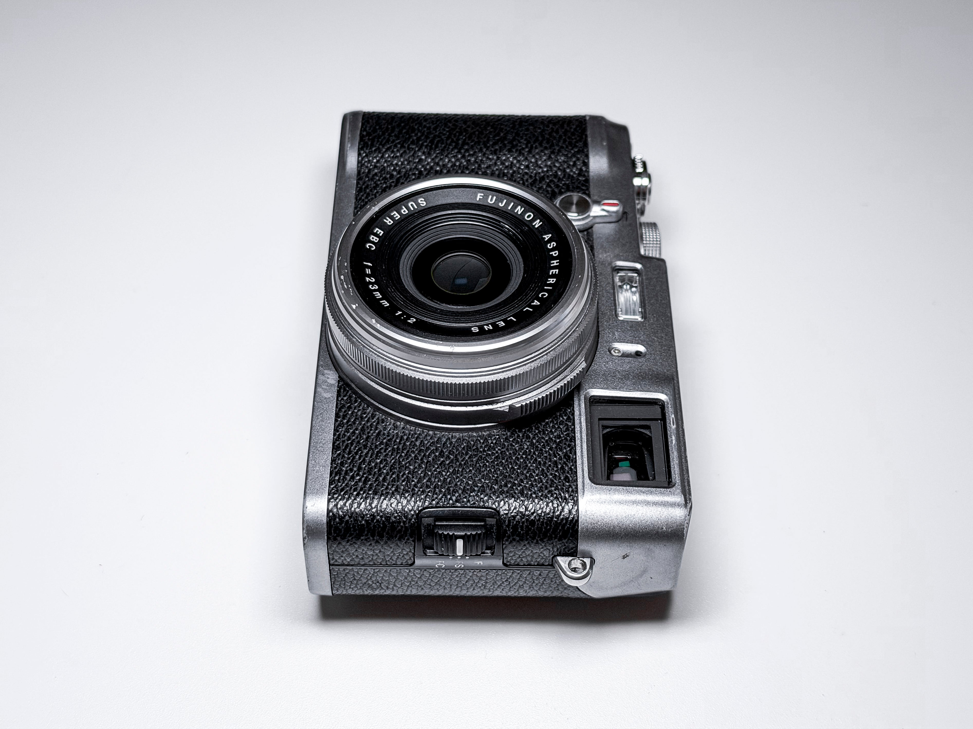 Fujifilm X100 APS-C Fuji 23mm f/2.0 - 1 Year Warranty, Perfectly Working