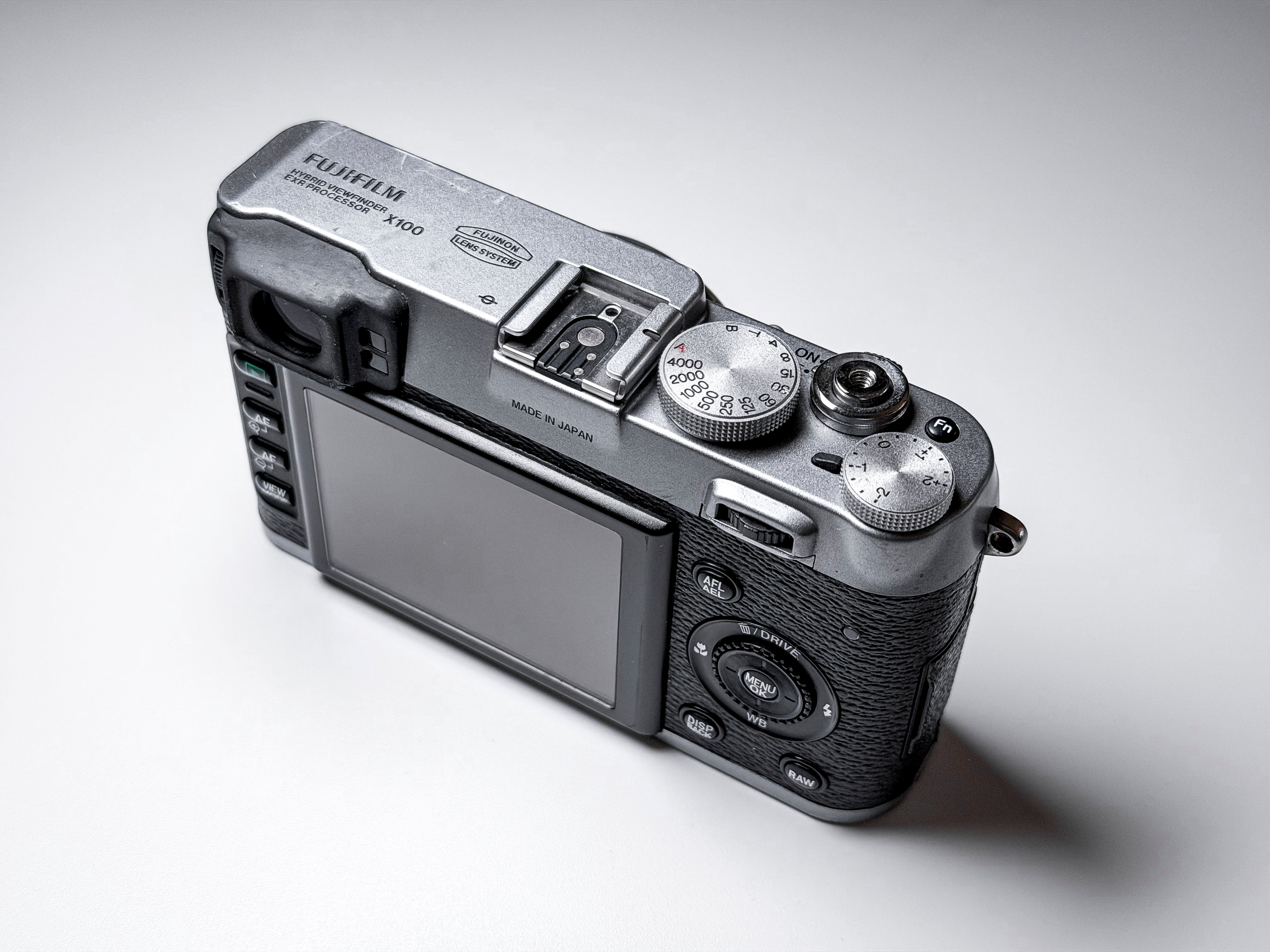 Fujifilm X100 APS-C Fuji 23mm f/2.0 - 1 Year Warranty, Perfectly Working