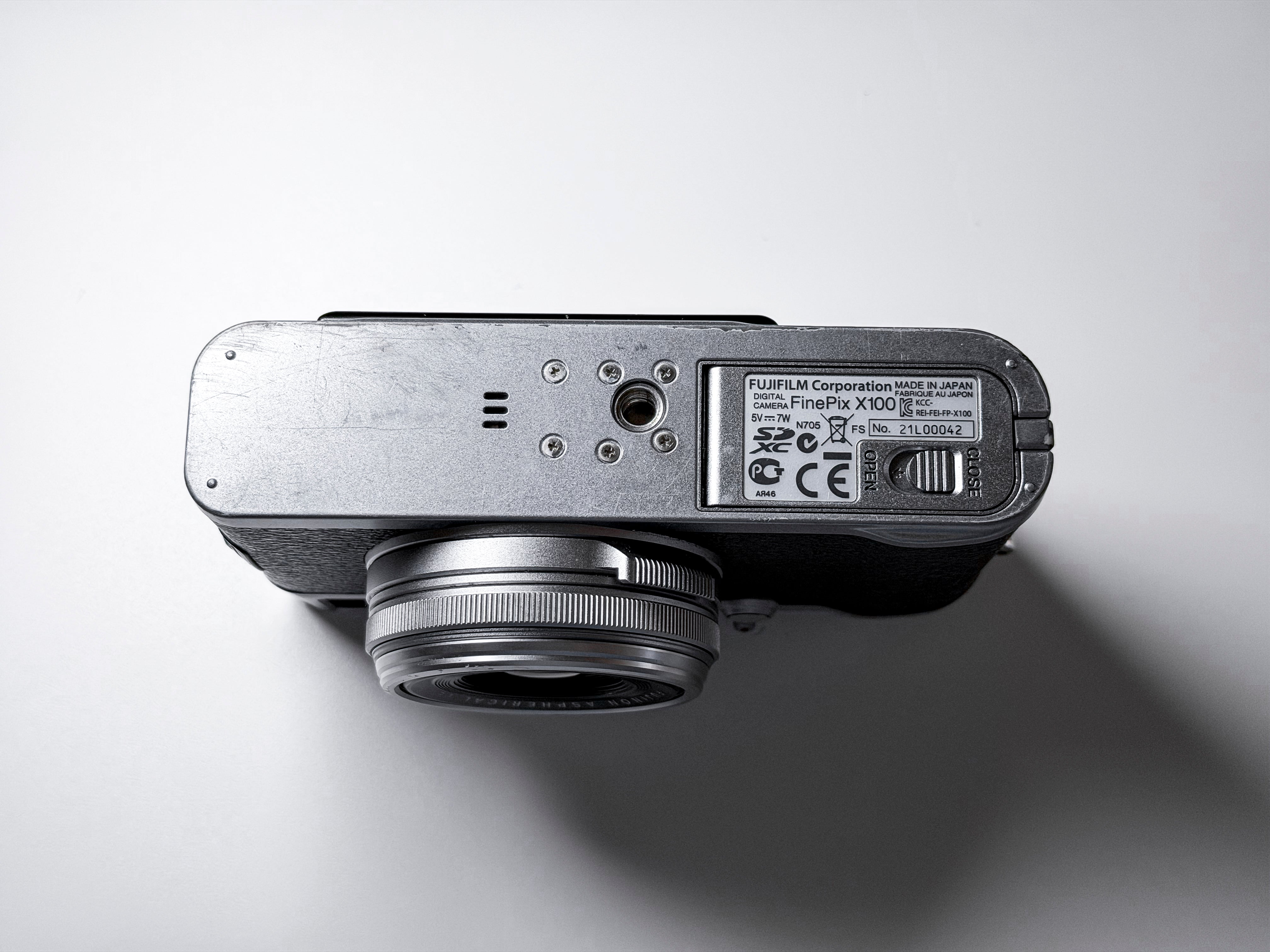 Fujifilm X100 APS-C Fuji 23mm f/2.0 - 1 Year Warranty, Perfectly Working