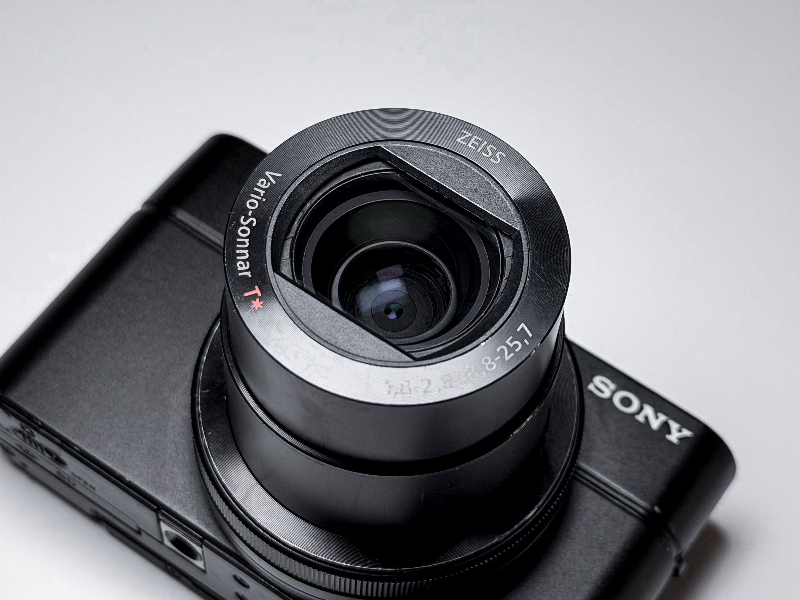 Sony RX100 III Mark 3 Cyber-shot 20,1 Mpx - Perfectly Working, Cracked glass