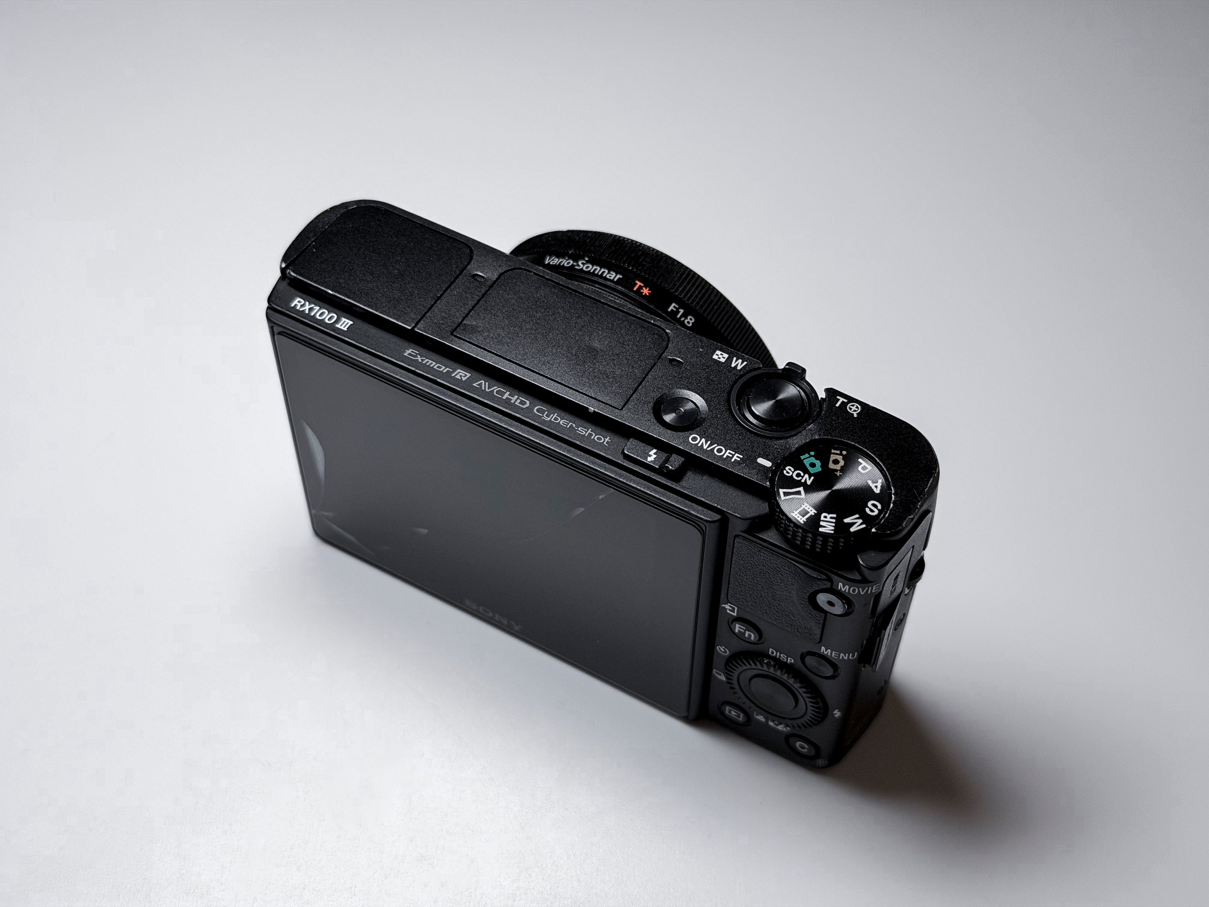 Sony RX100 III Mark 3 Cyber-shot 20,1 Mpx - Perfectly Working, Cracked glass