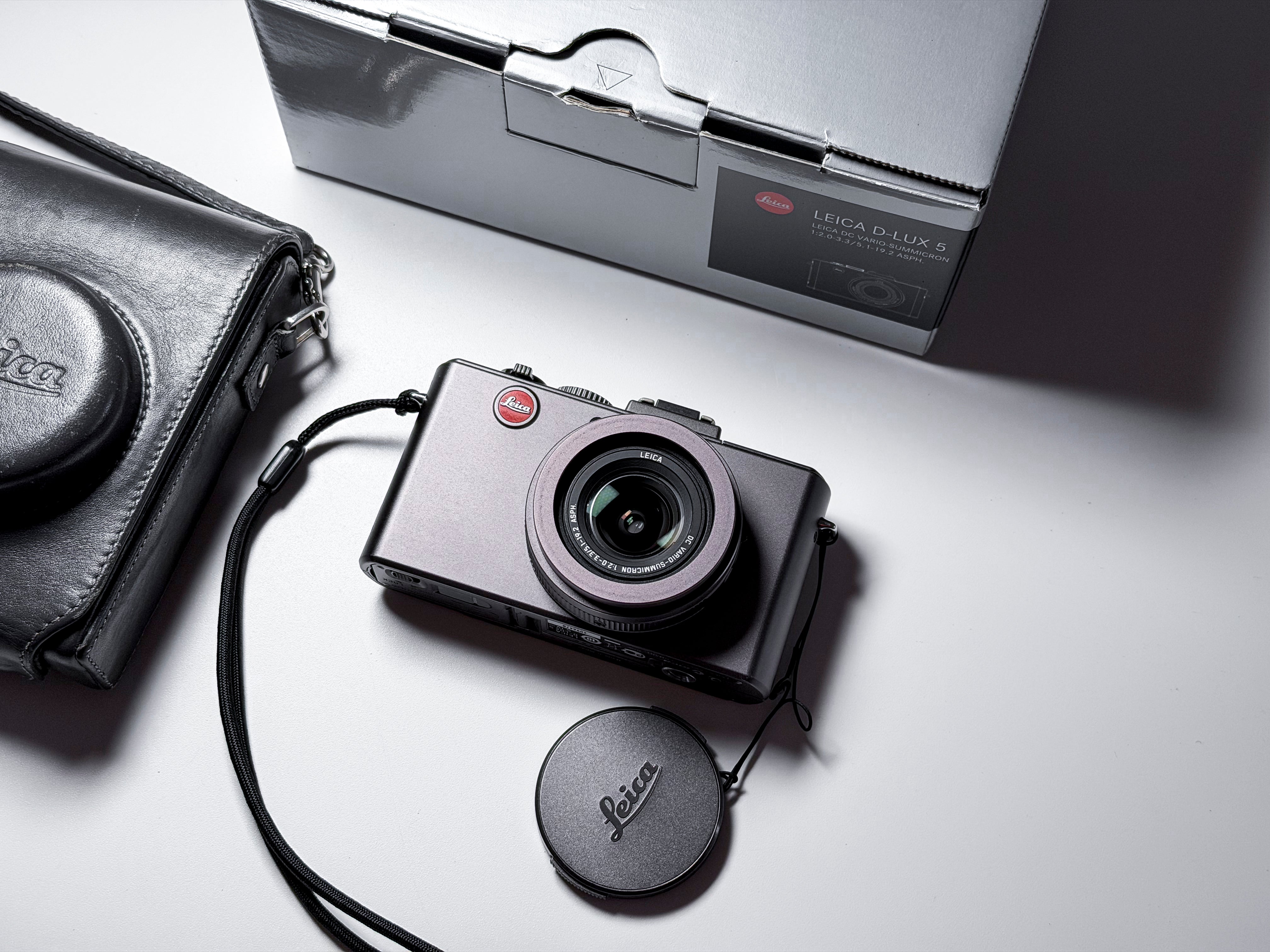 Leica D-Lux 5 Titanium Titan Special Set - Near Mint, 1 Year Warranty