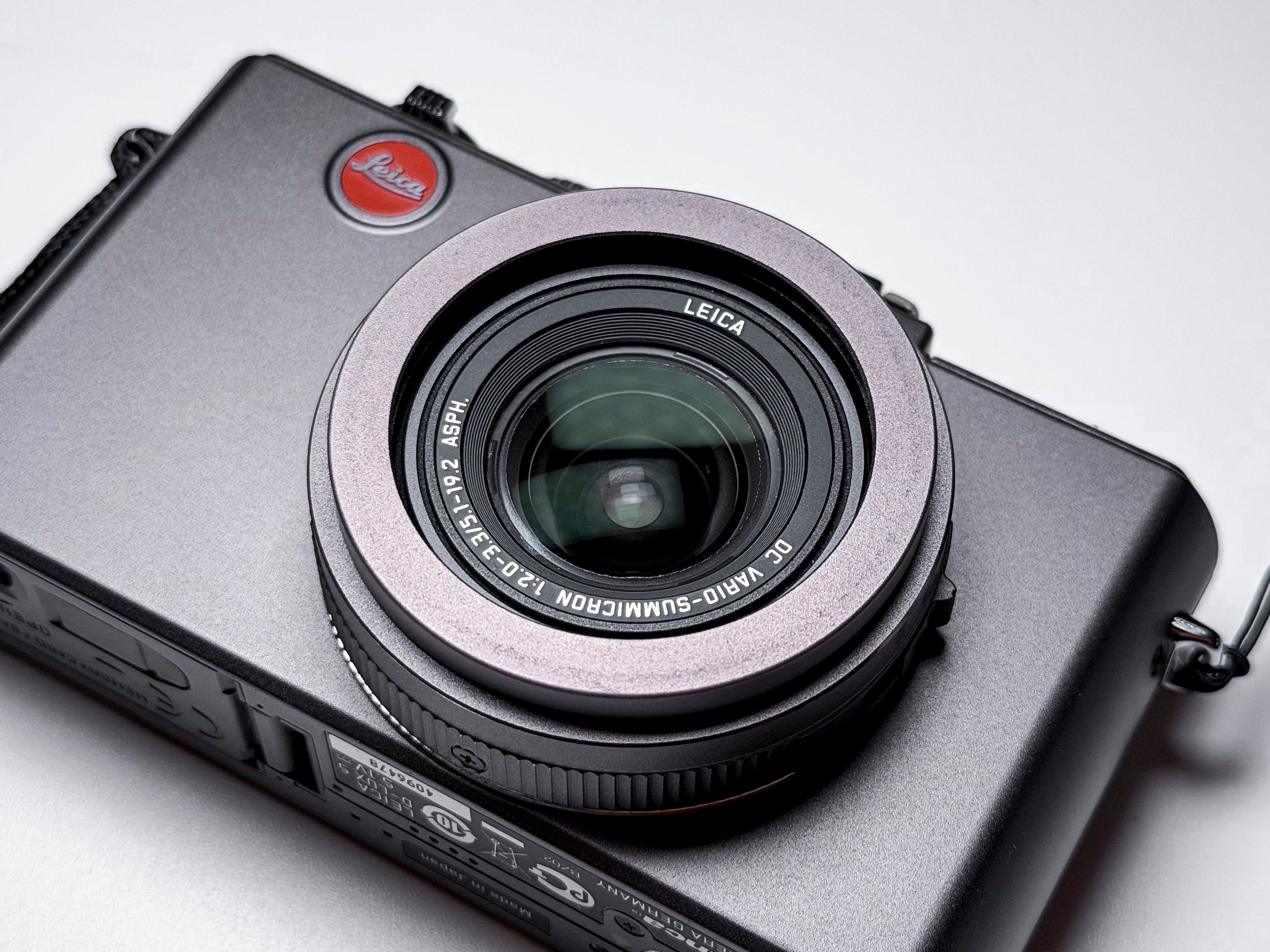 Leica D-Lux 5 Titanium Titan Special Set - Near Mint, 1 Year Warranty