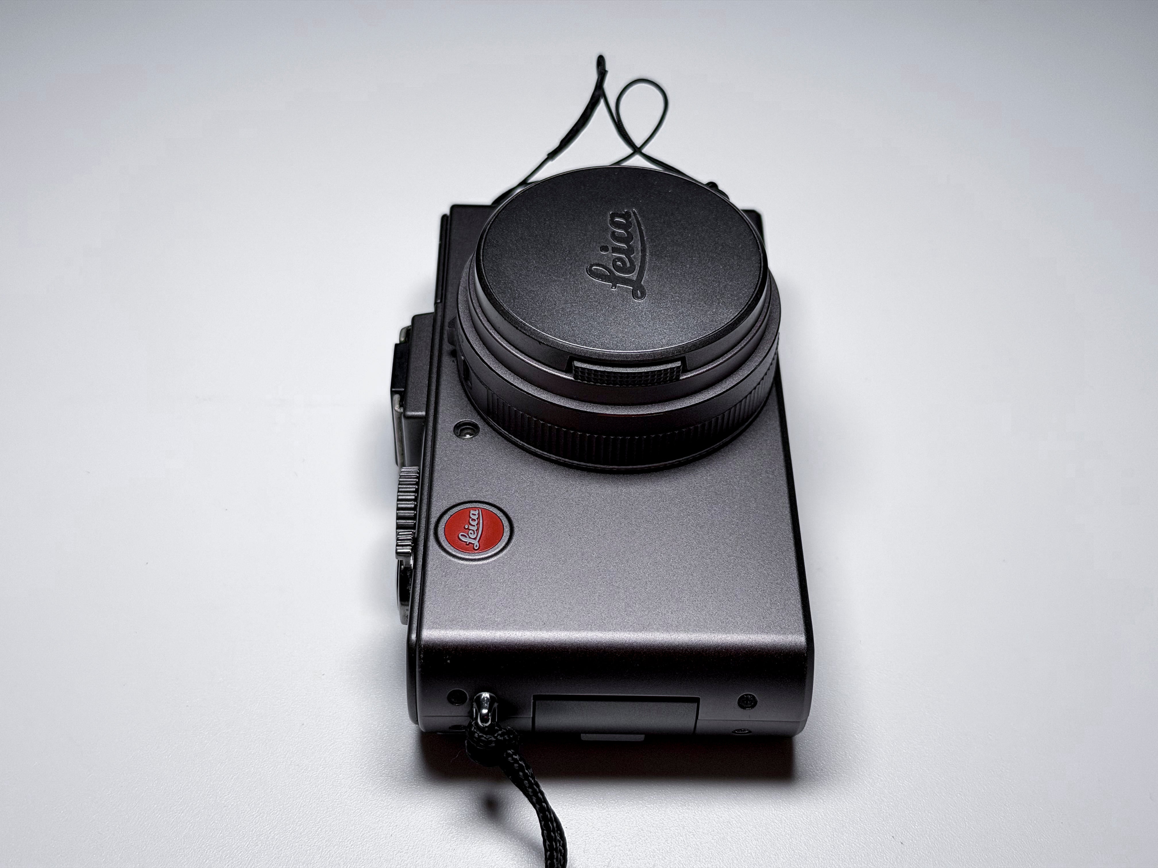 Leica D-Lux 5 Titanium Titan Special Set - Near Mint, 1 Year Warranty