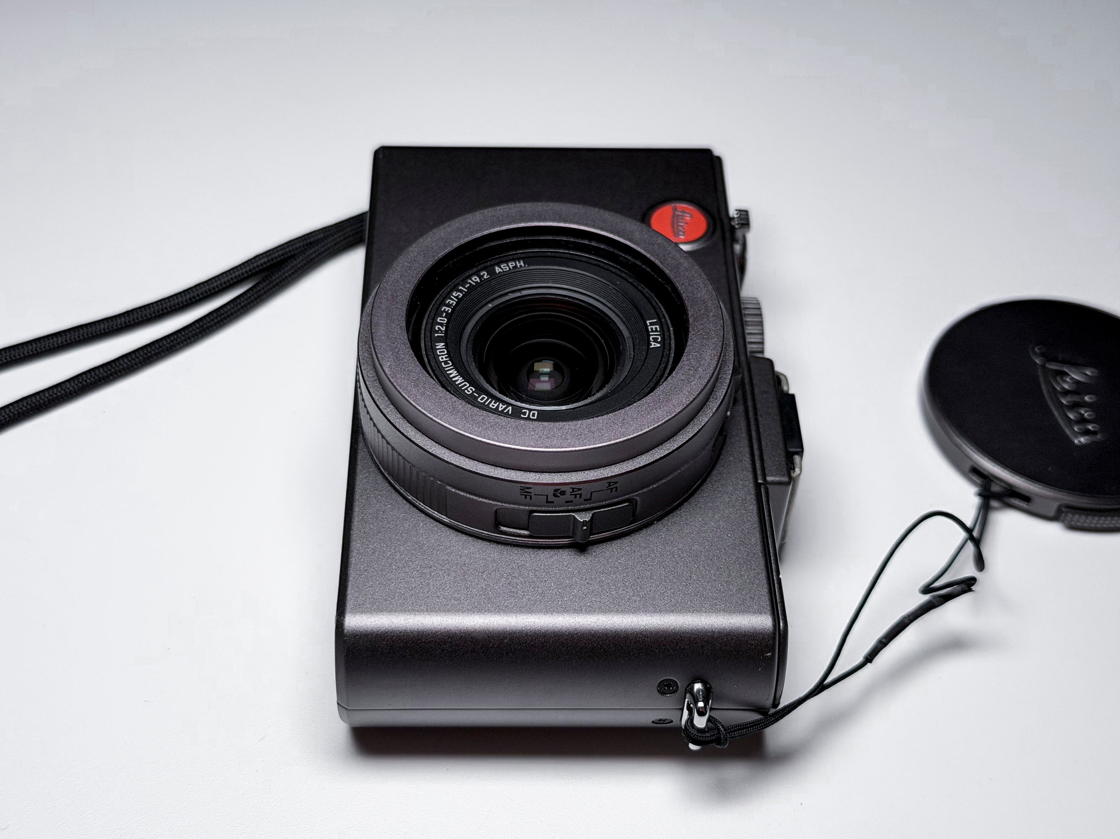 Leica D-Lux 5 Titanium Titan Special Set - Near Mint, 1 Year Warranty