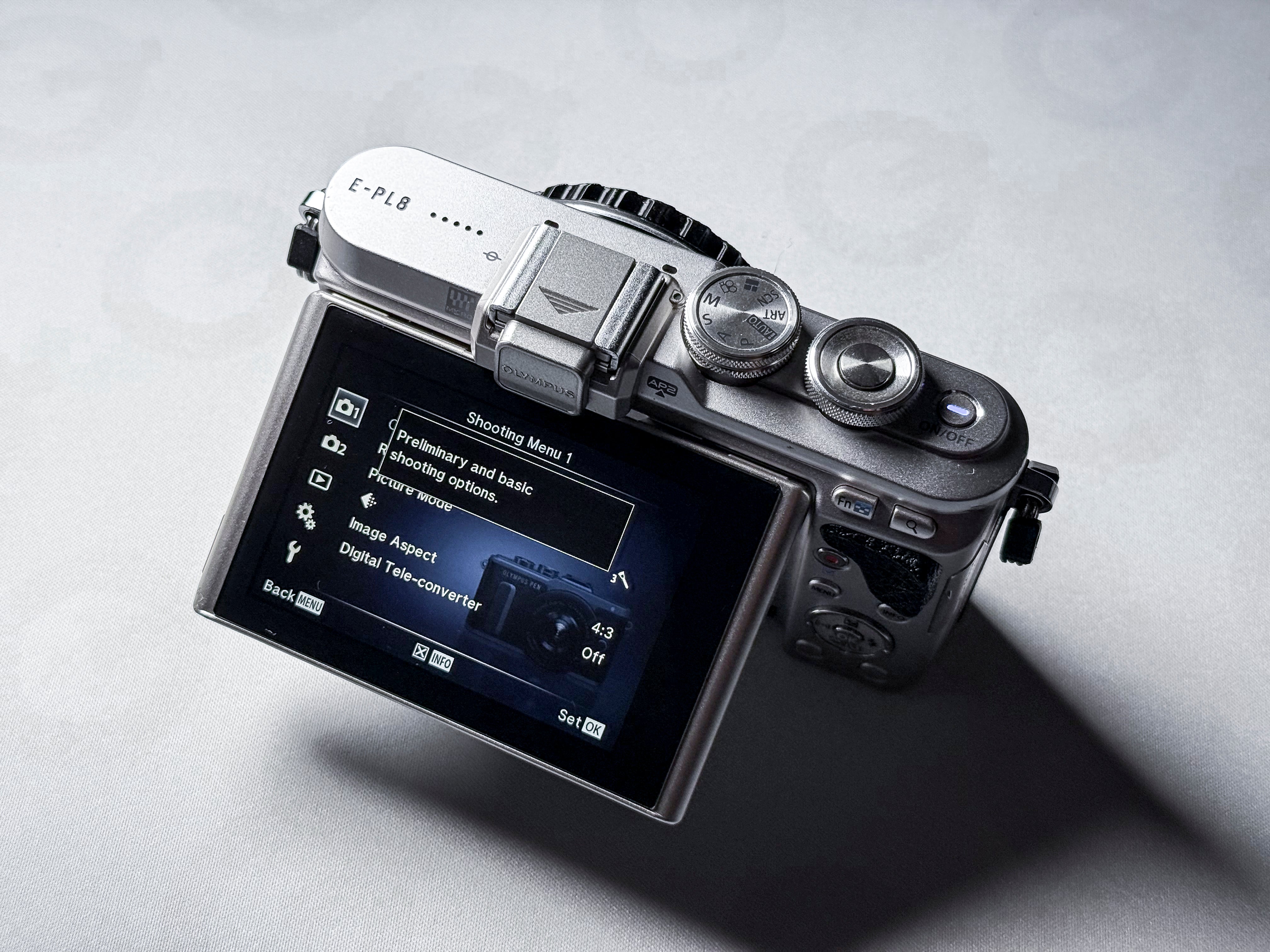 Olympus Pen E-PL8 Mirrorless M43 MFT Camera - 1 Year Warranty, Excellent EPL8