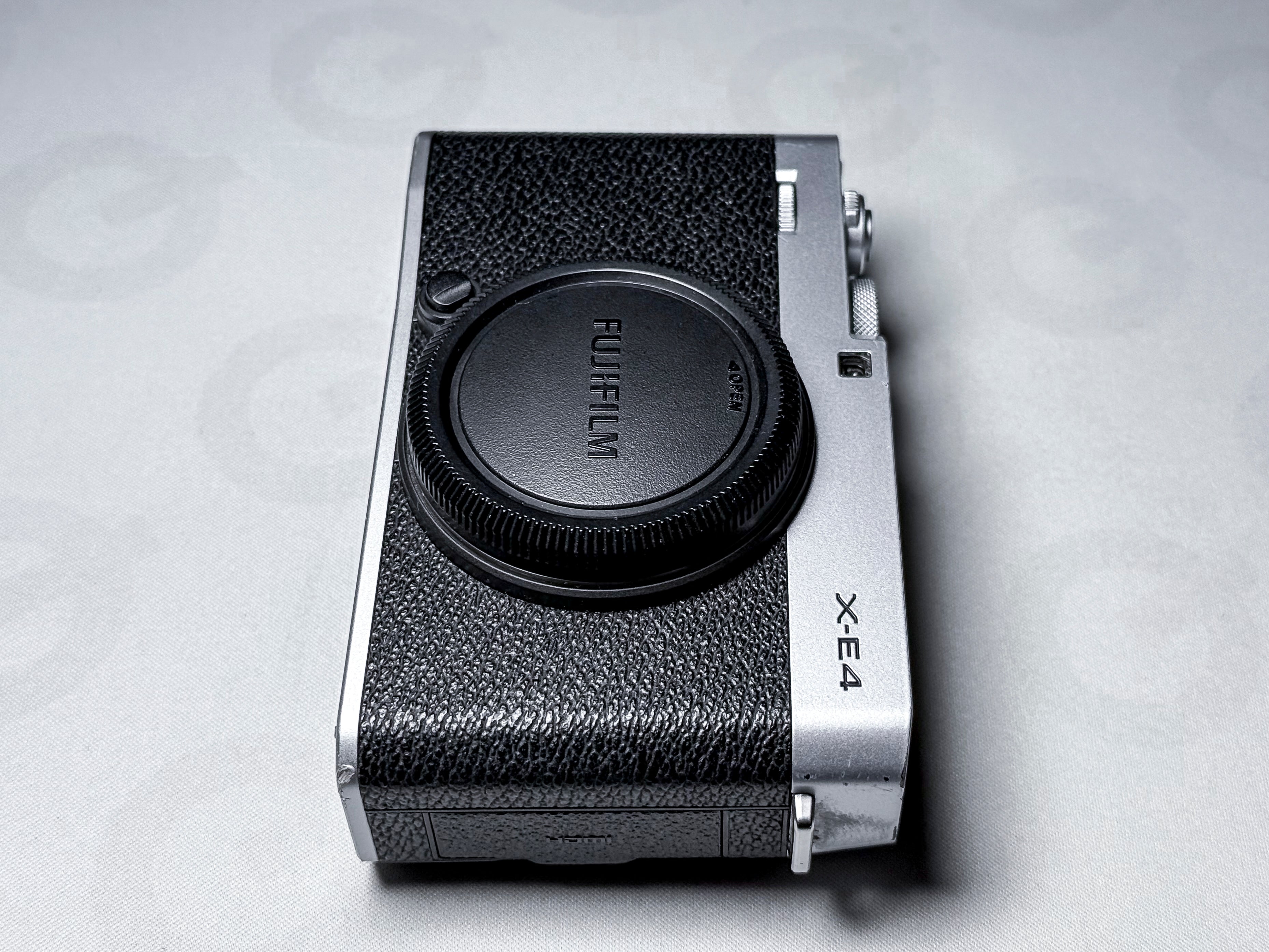 Fujifilm X-E4 Mirrorless 26.1 Mpx X-Trans - Working, Broken Display Glass, Fuji