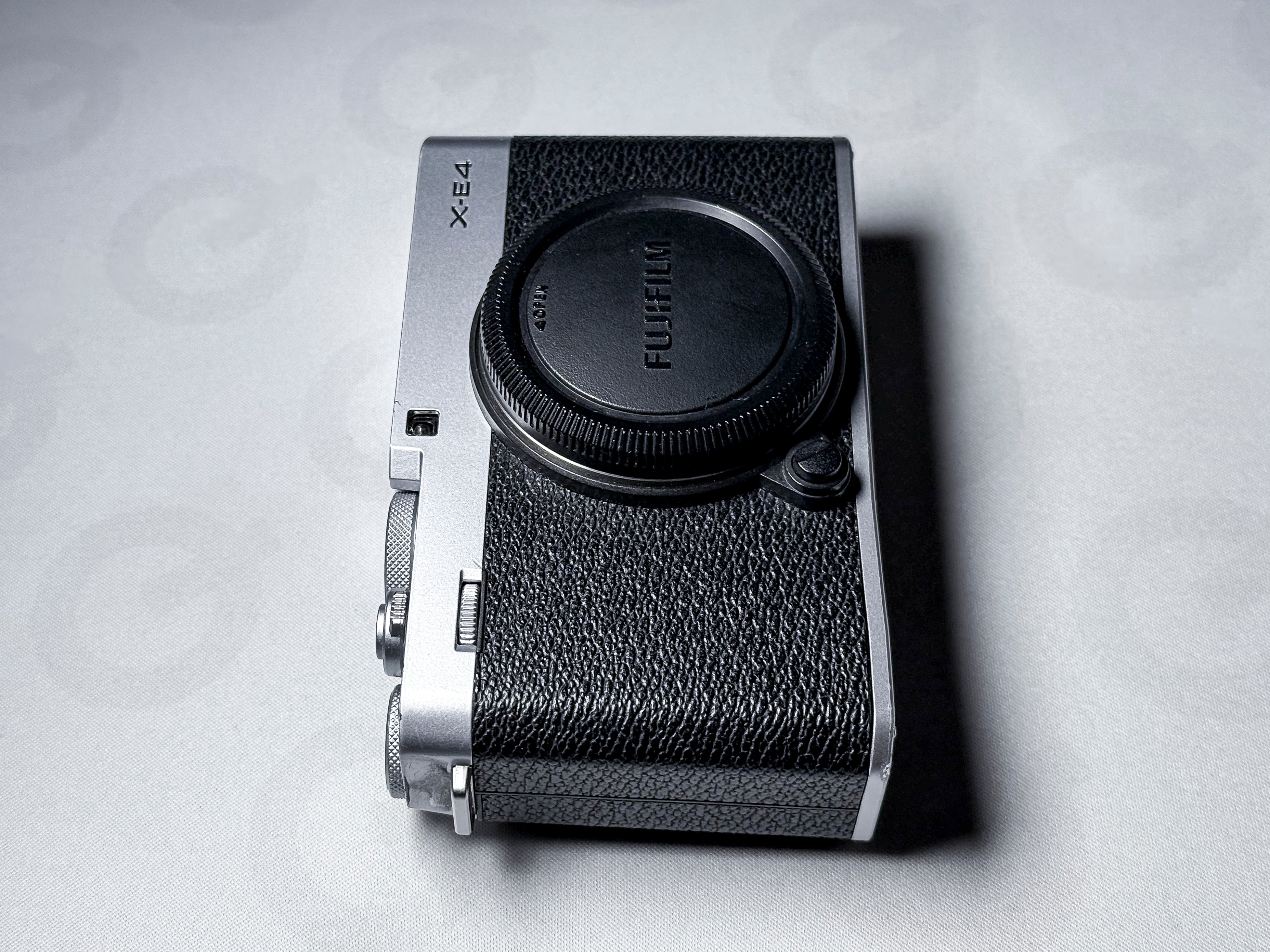 Fujifilm X-E4 Mirrorless 26.1 Mpx X-Trans - Working, Broken Display Glass, Fuji
