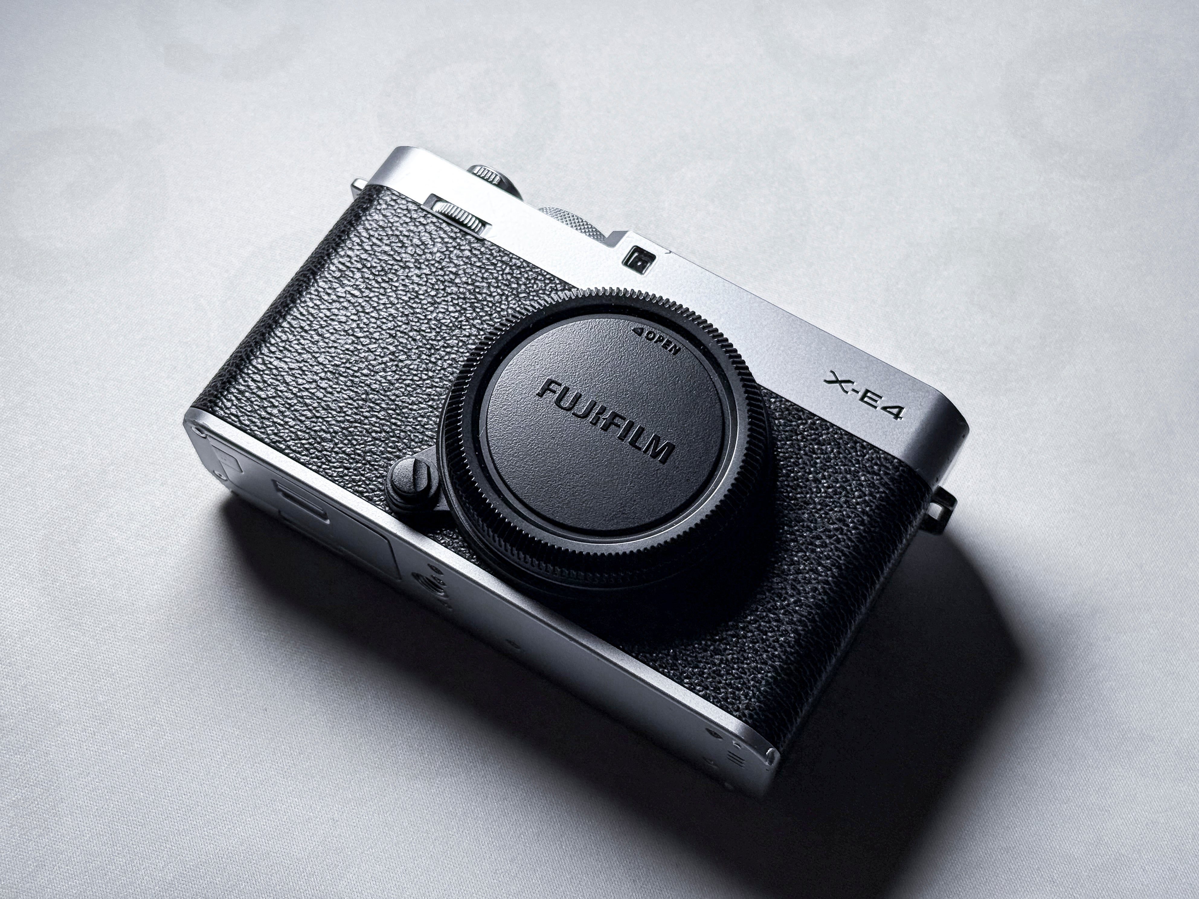Fujifilm X-E4 Mirrorless 26.1 Mpx X-Trans - Working, Broken Display Glass, Fuji