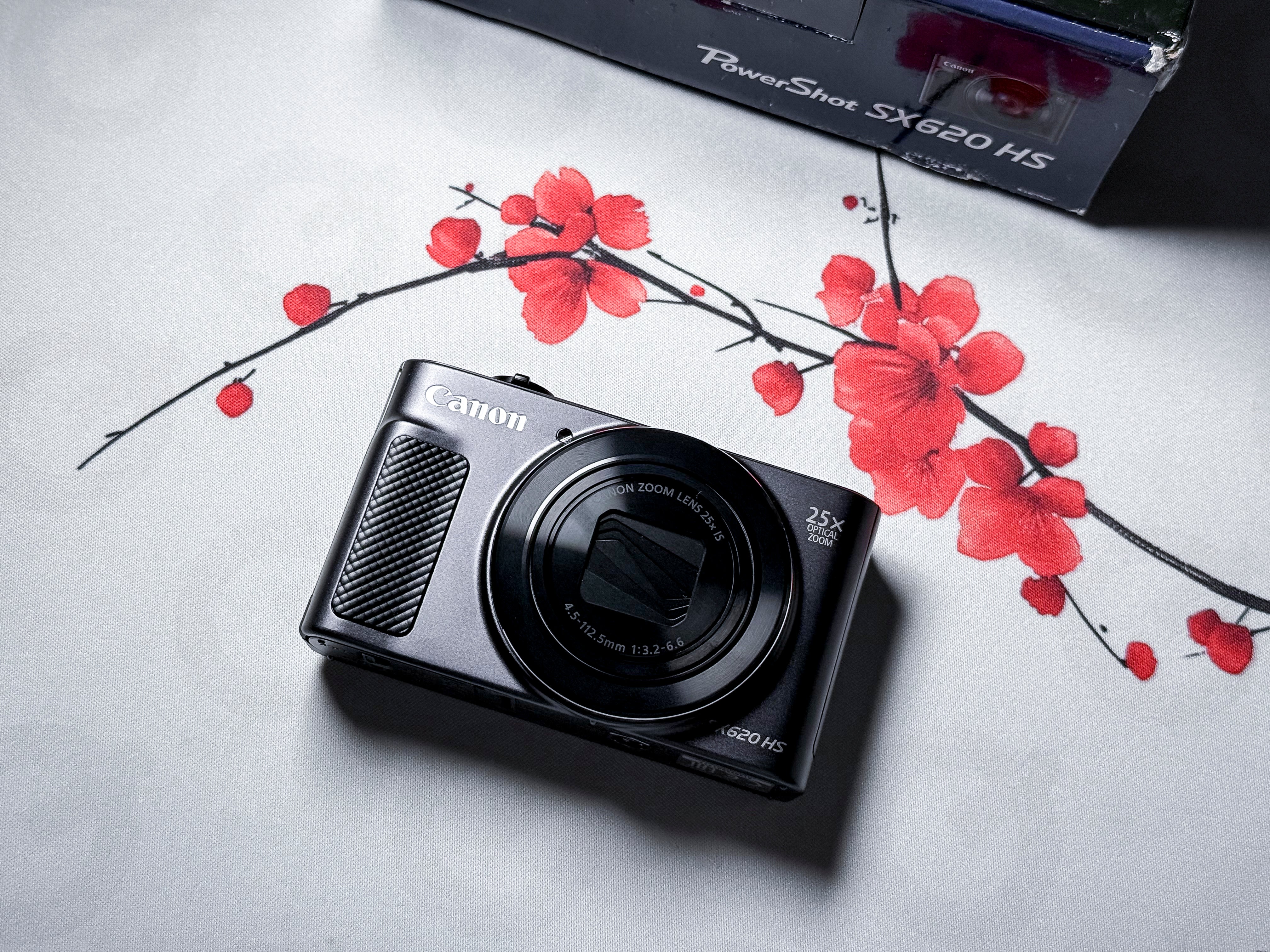 Canon SX620 HS 25x Zoom Compact Camera - Mint! 1 Year Warranty, Excellent