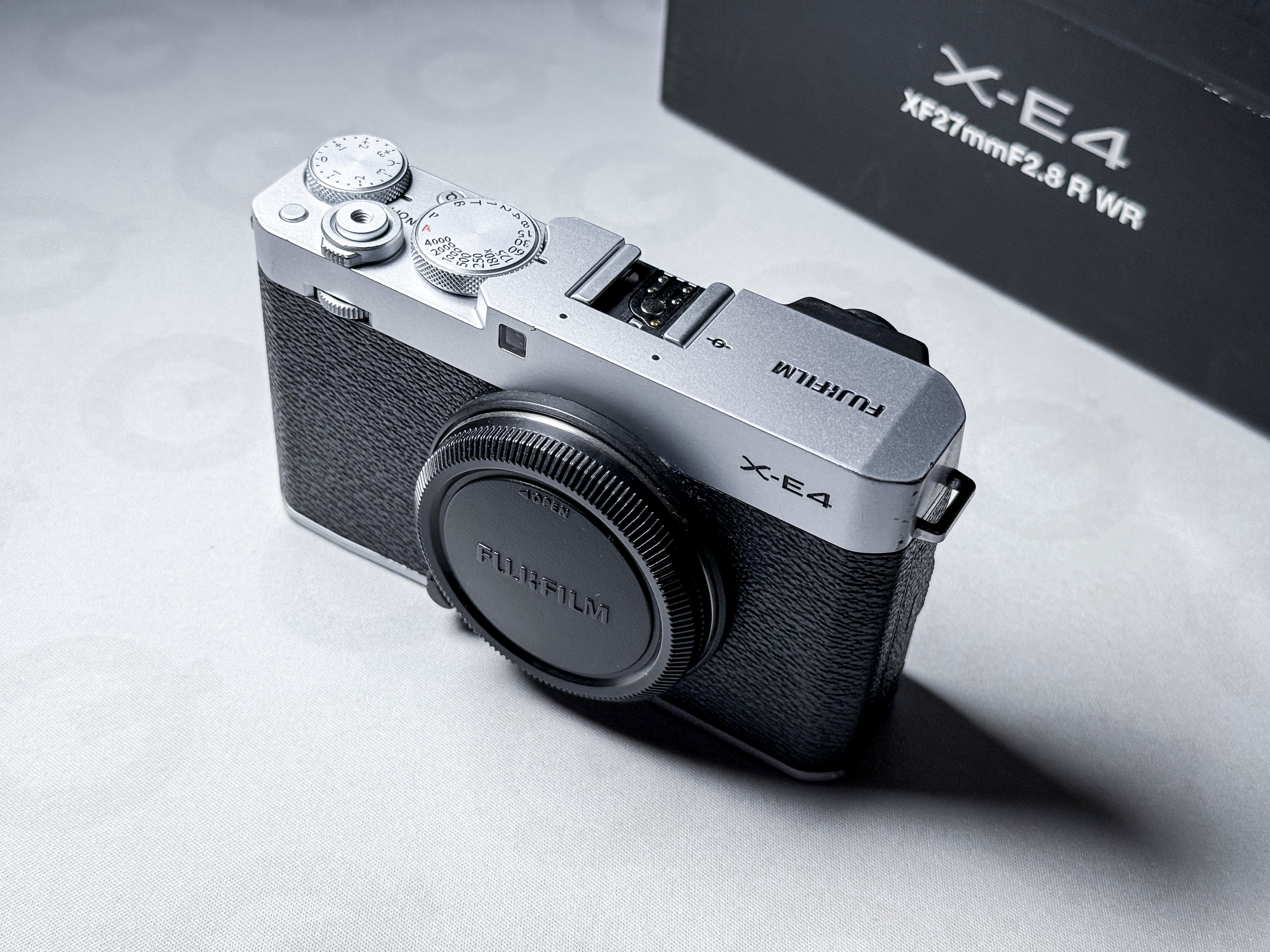 Fujifilm X-E4 Mirrorless 26.1 Mpx X-Trans - Working, Broken Display Glass, Fuji
