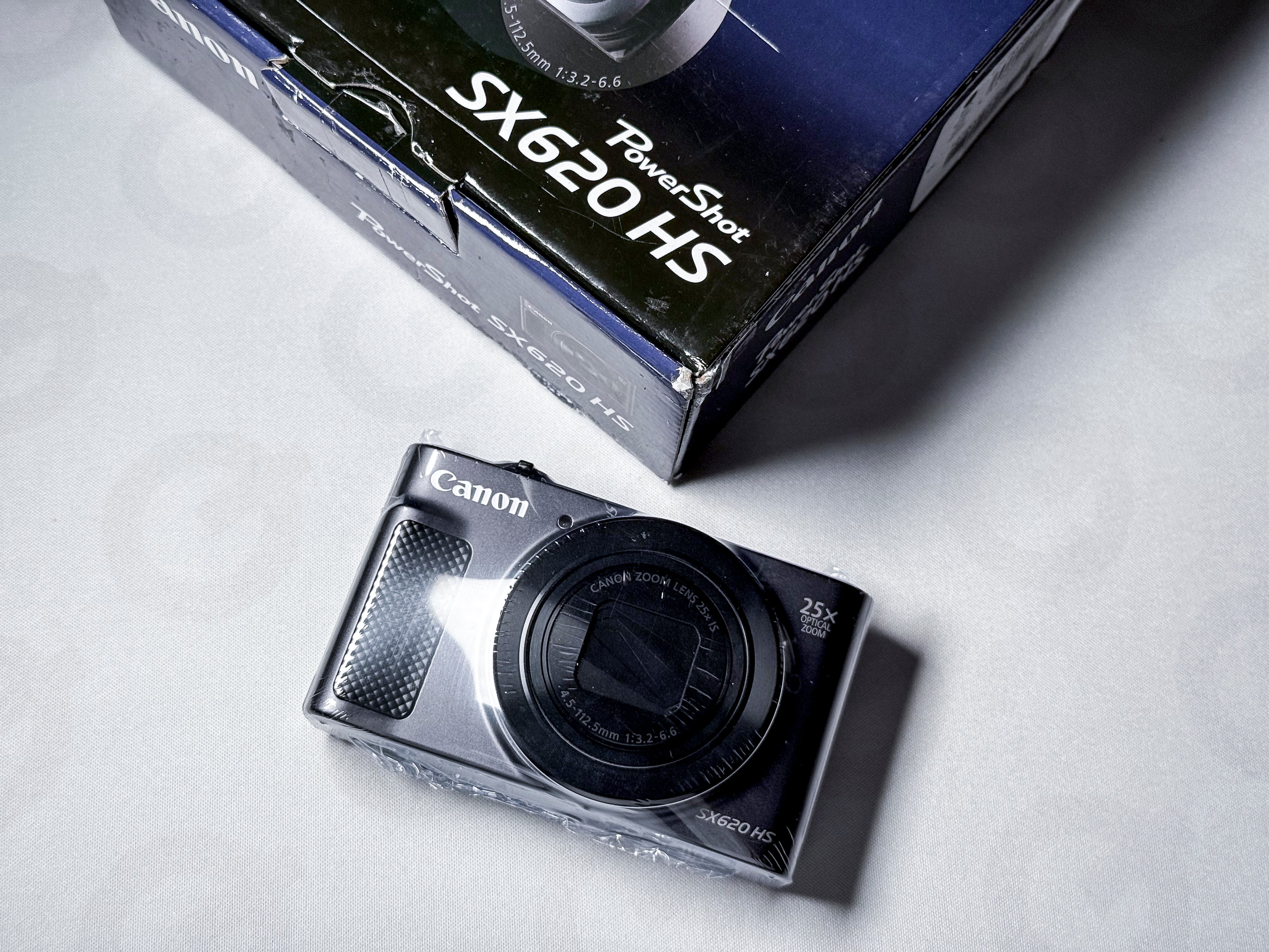 Canon SX620 HS 25x Zoom Compact Camera - Mint! 1 Year Warranty, Excellent