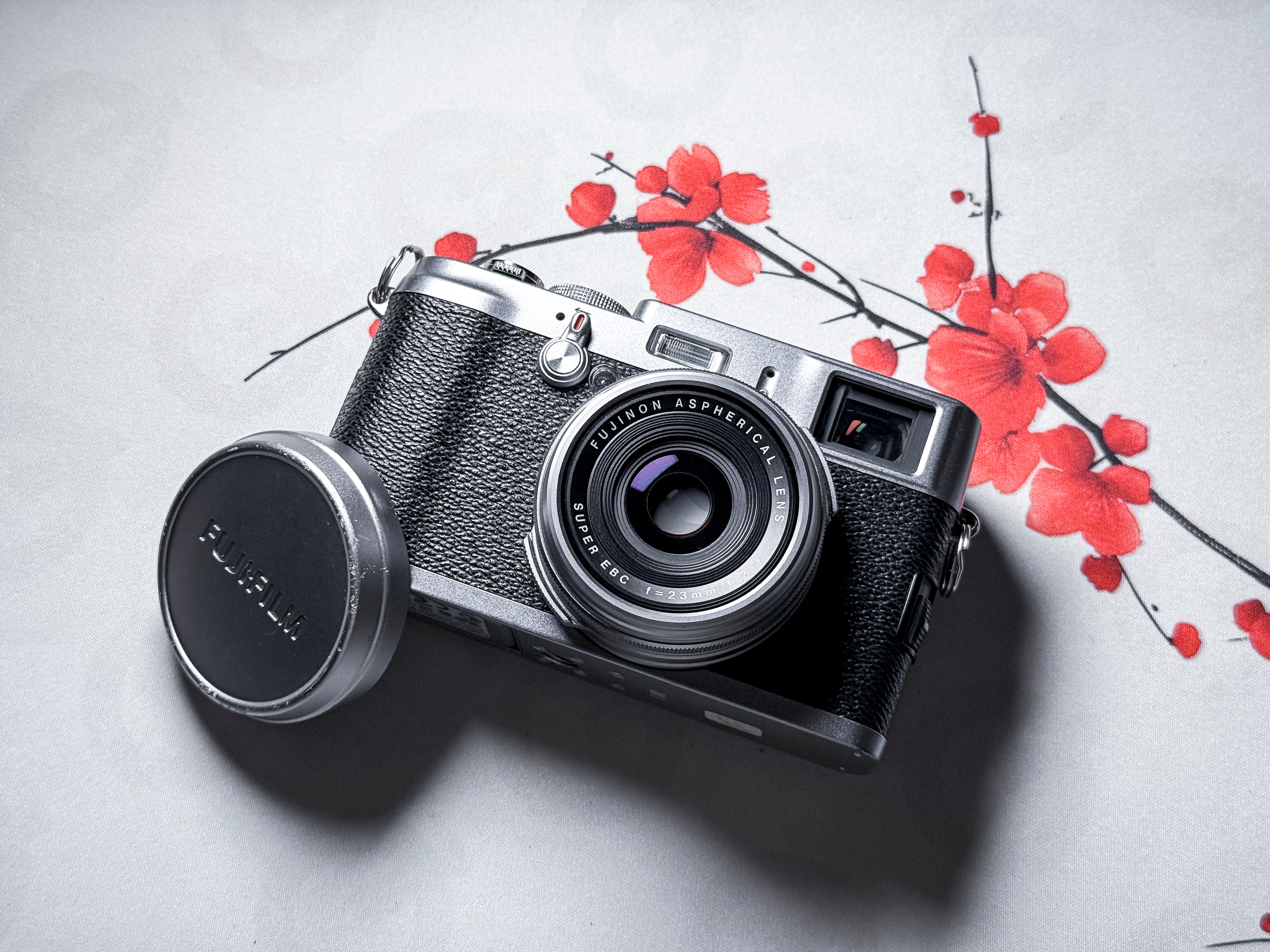 Fujifilm X100 APS-C 23mm f/2.0 Compact Camera - 1 Year Warranty Excellent Fuji