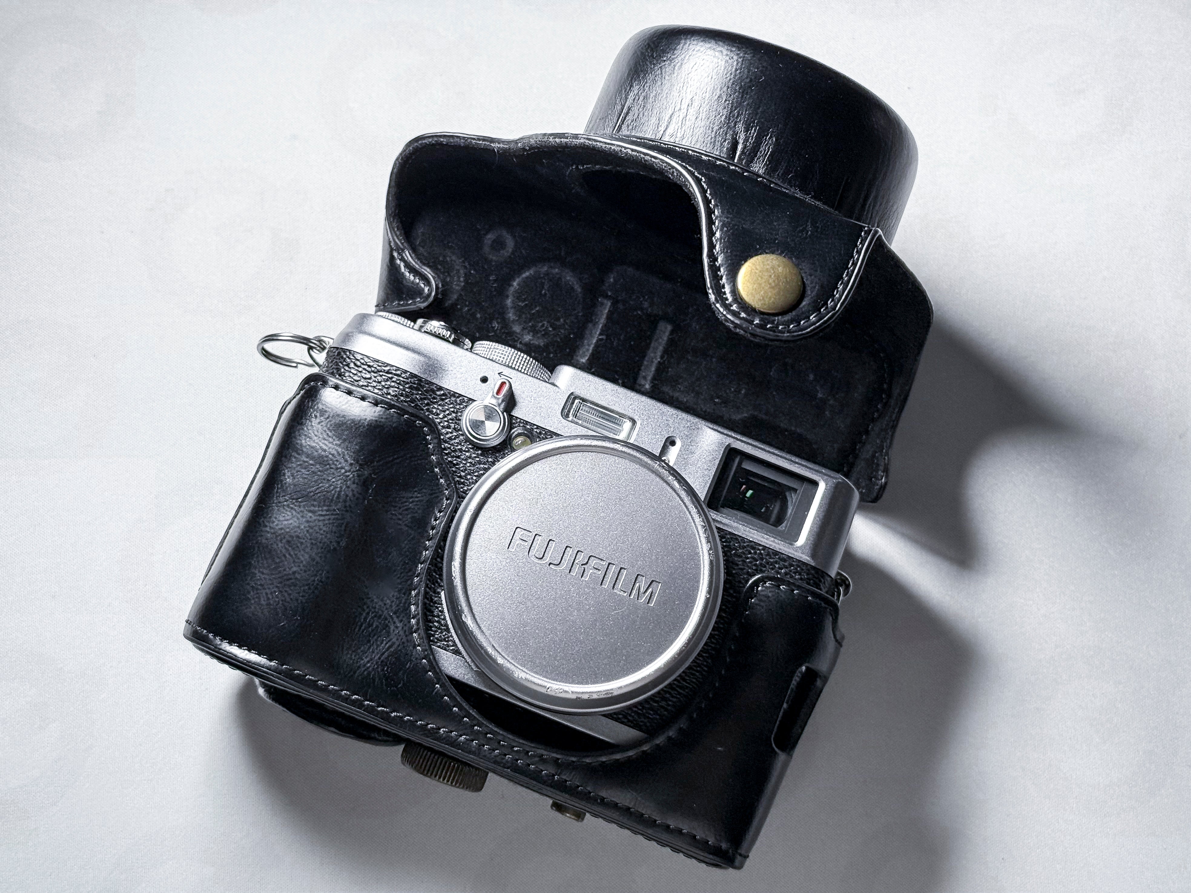 Fujifilm X100 APS-C 23mm f/2.0 Compact Camera - 1 Year Warranty Excellent Fuji
