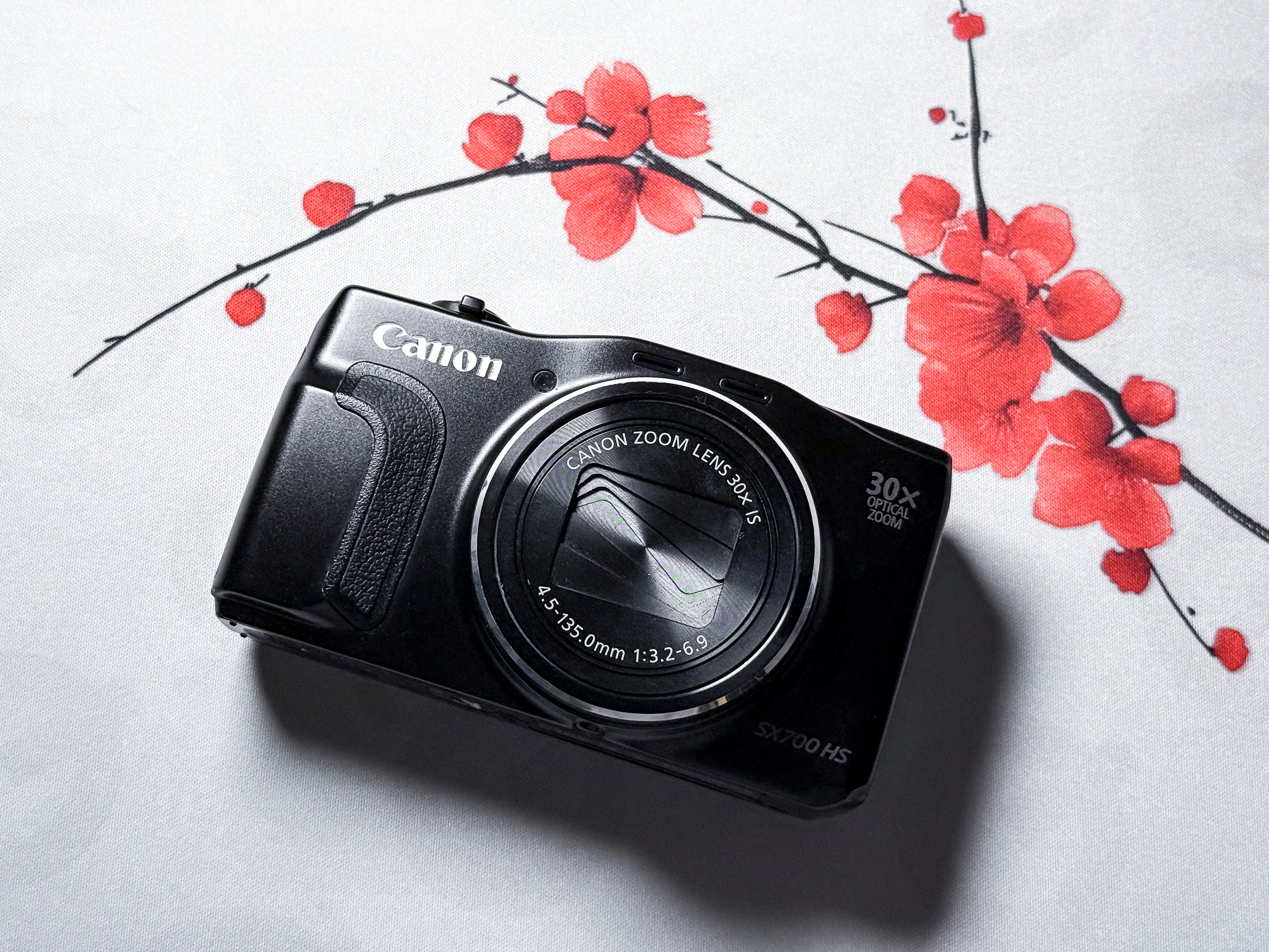 Canon SX700 HS Powershot 30X Zoom - 1 Year Warranty, Perfectly Working