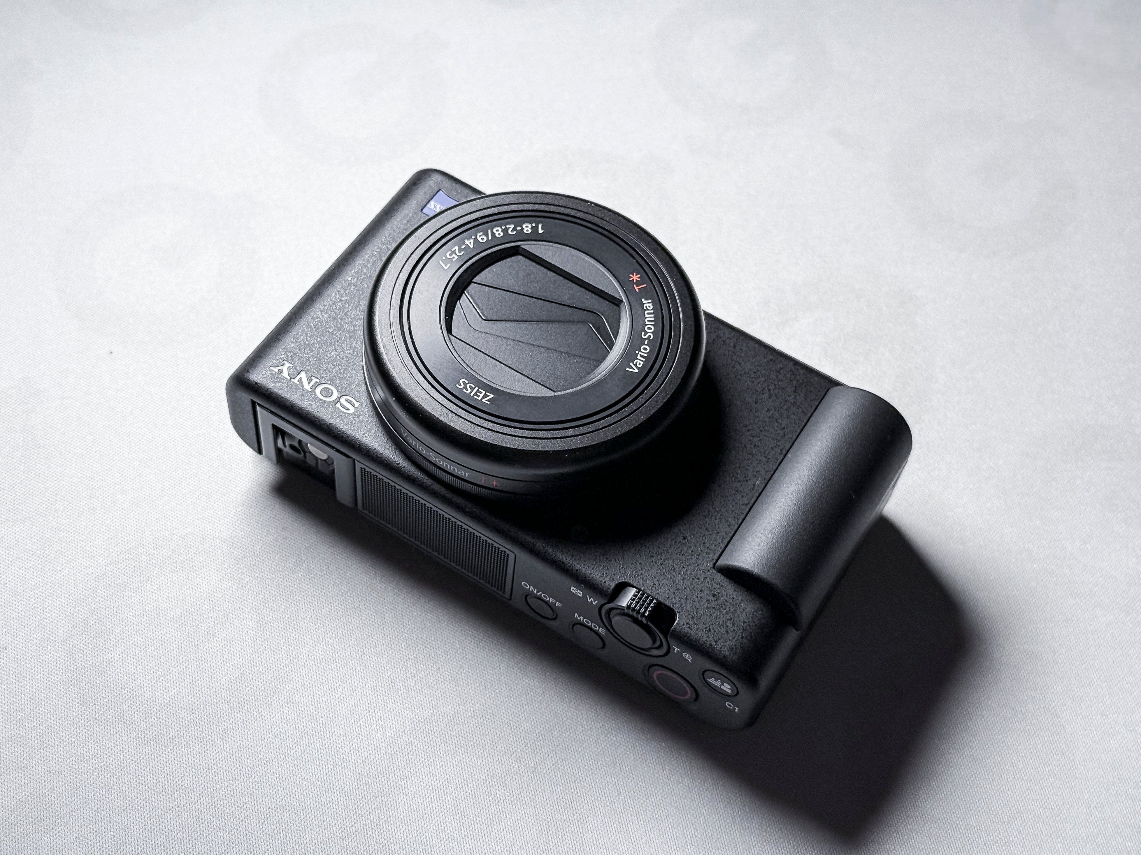 Sony ZV-1 20.1 Mpx Compact Camera 4K Vlog - 1 Year Warranty, Near Mint