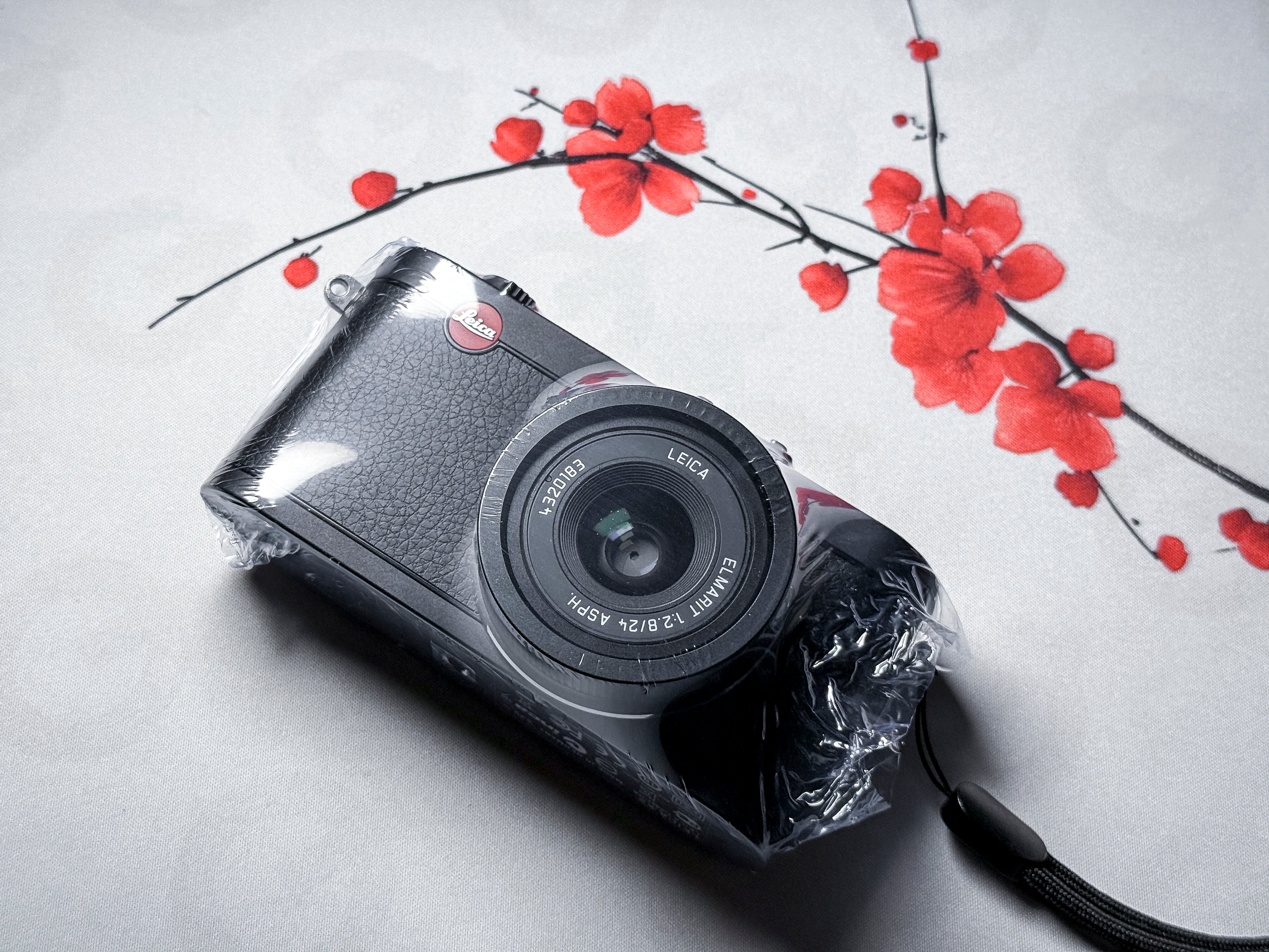 Leica X2 Premium APS-C Camera Elmarit 24mm, Exc 1 Year Warranty, Cleaned Sensor