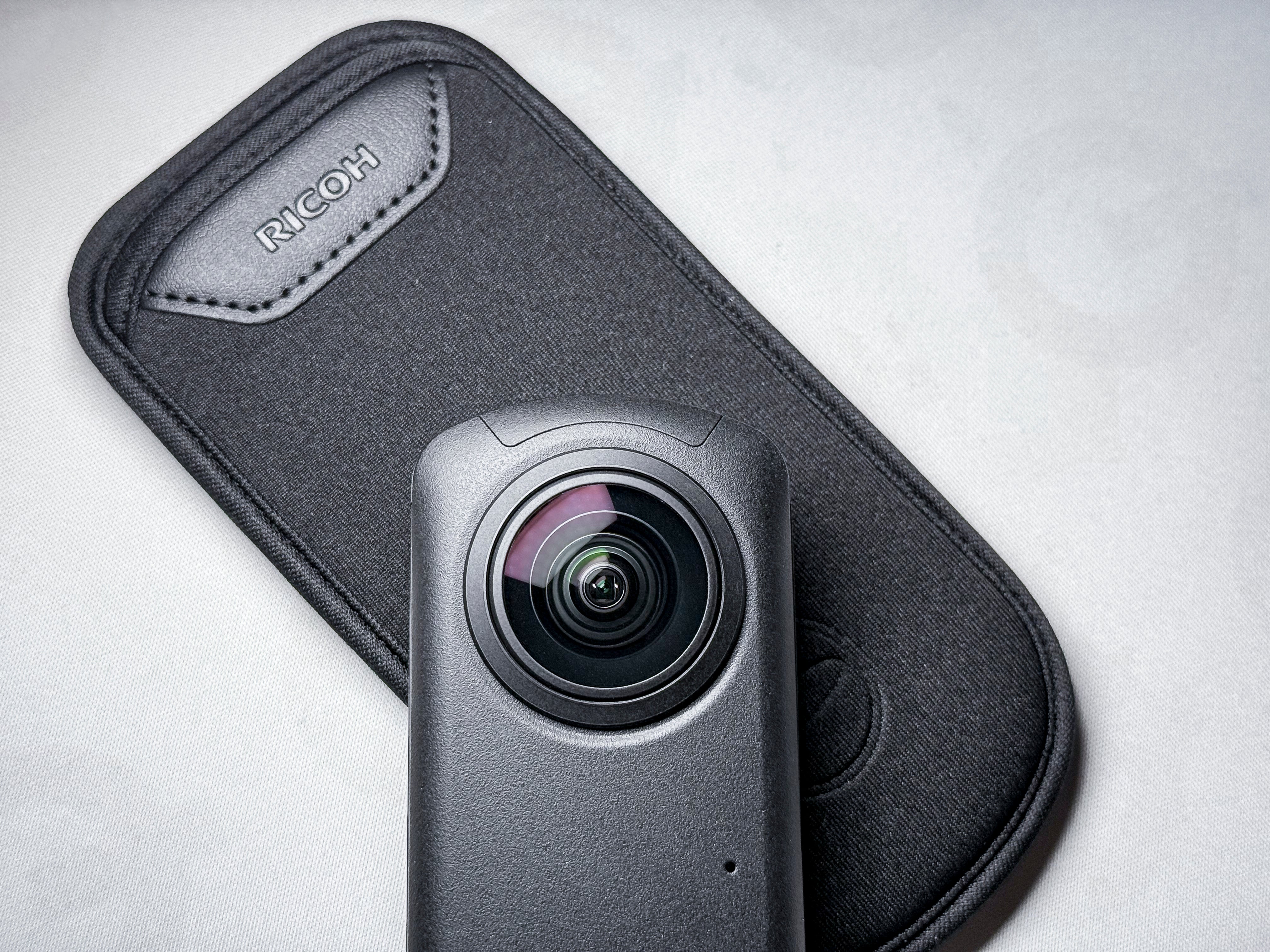 Fotocamera Ricoh Theta Z1 360 con sensore da 1 pollice - 1 anno di garanzia, quasi perfetta