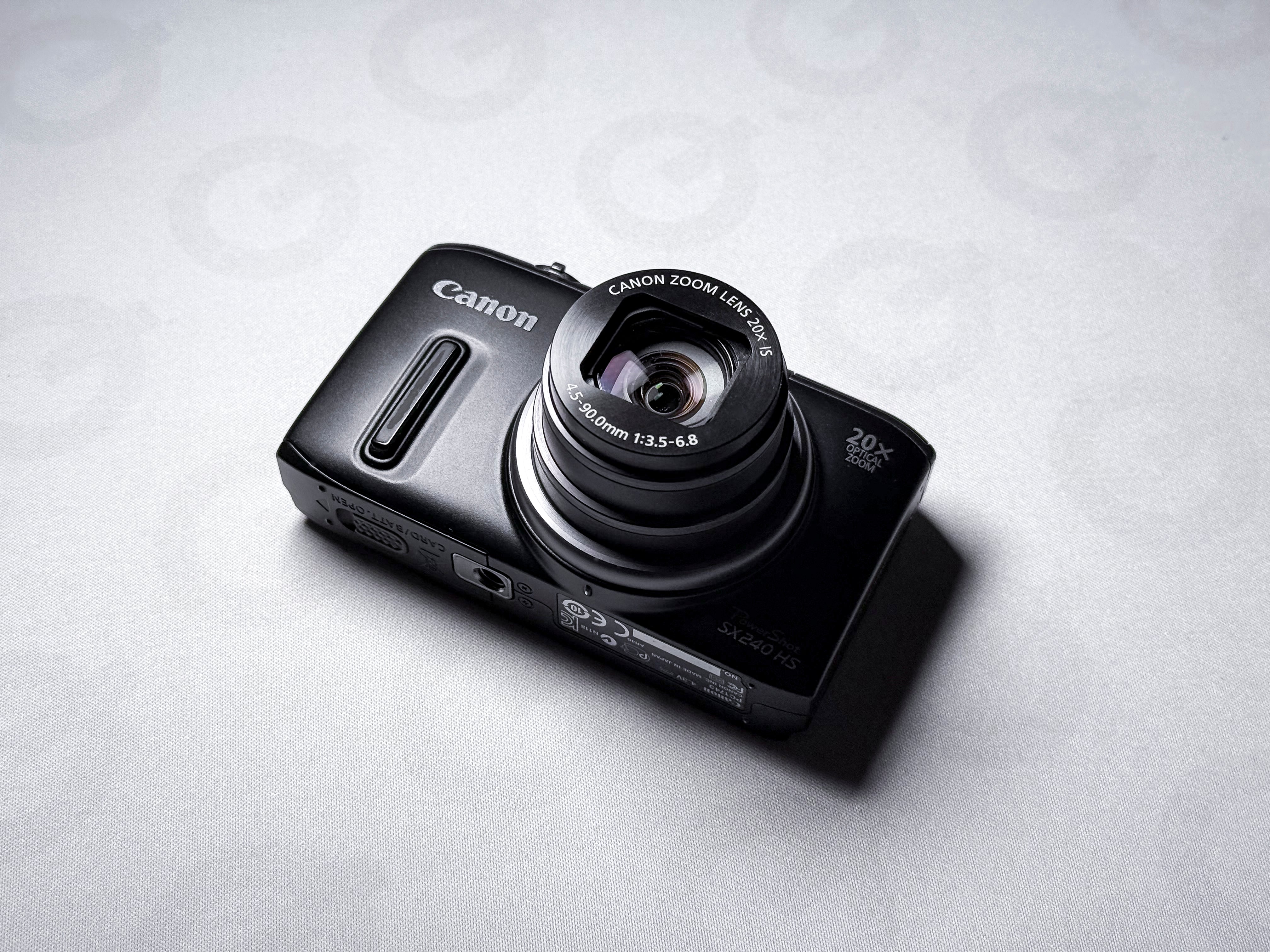Canon Powershot SX240 HS 20x Zoom Compact Camera - 1 Year Warranty, Near Mint