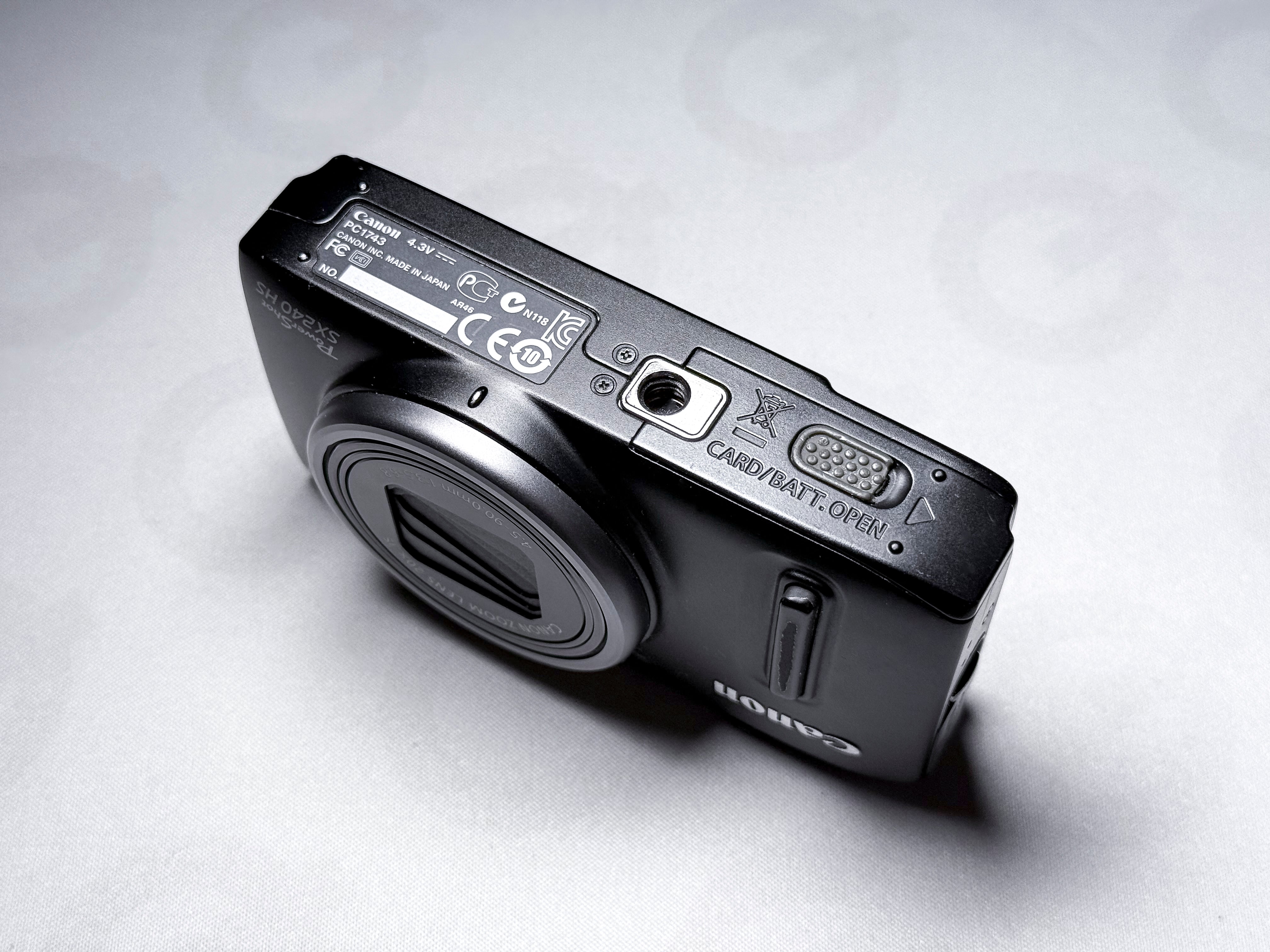 Canon Powershot SX240 HS 20x Zoom Compact Camera - 1 Year Warranty, Near Mint