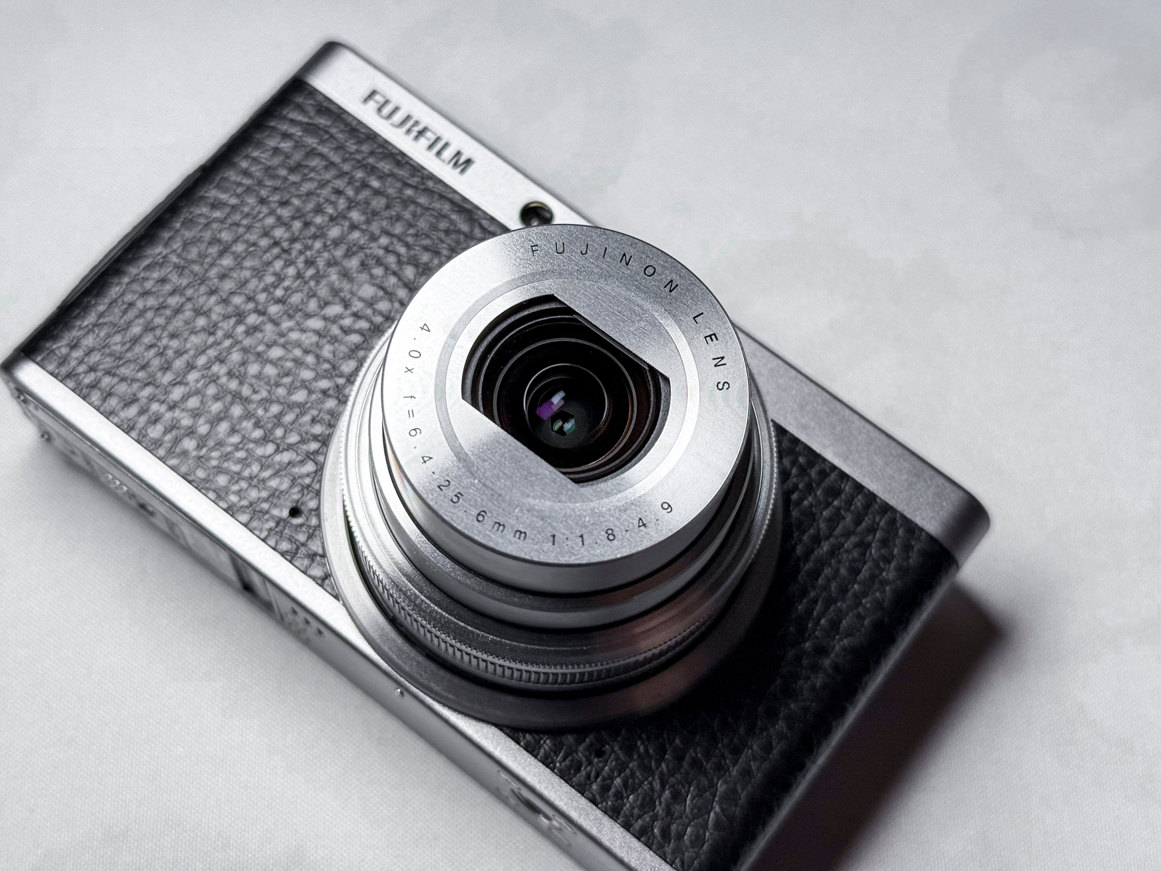 Rare Fujifilm XF1 Compact Camera- 1 Year Warranty, Near Mint, Excellent