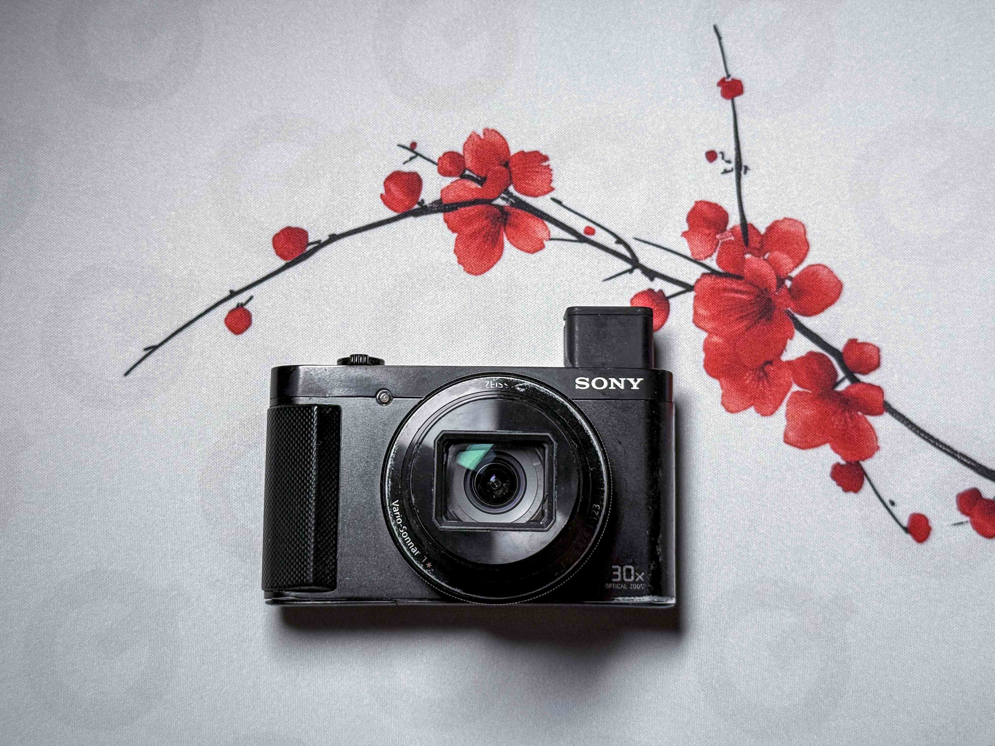Sony HX90 Cyber-Shot 30x Compact Camera - Working except for the flash, read