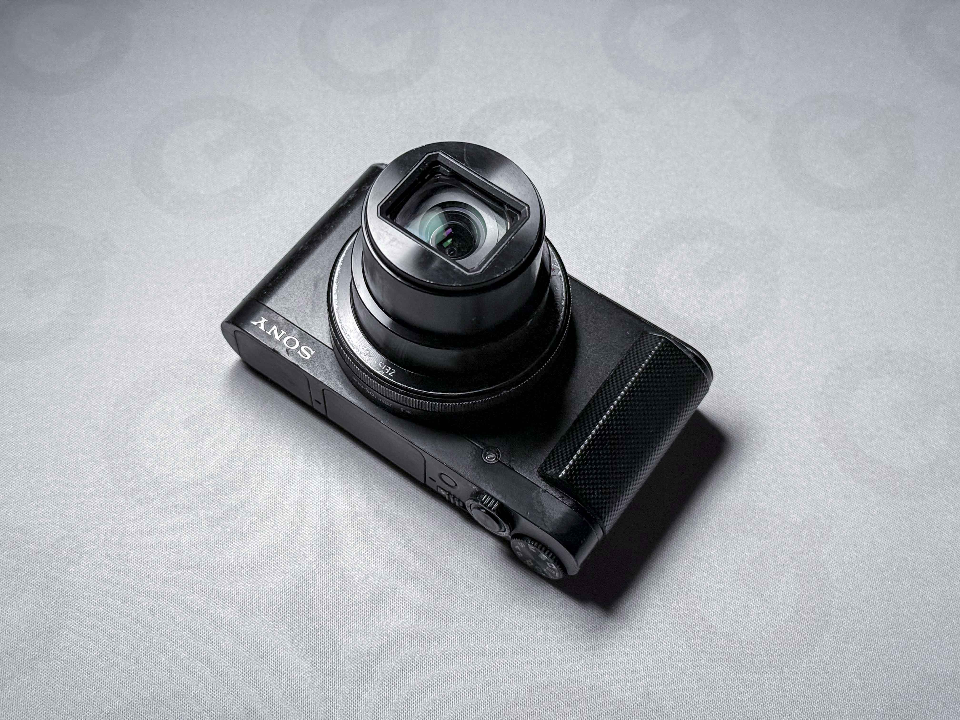 Sony HX90 Cyber-Shot 30x Compact Camera - Working except for the flash, read