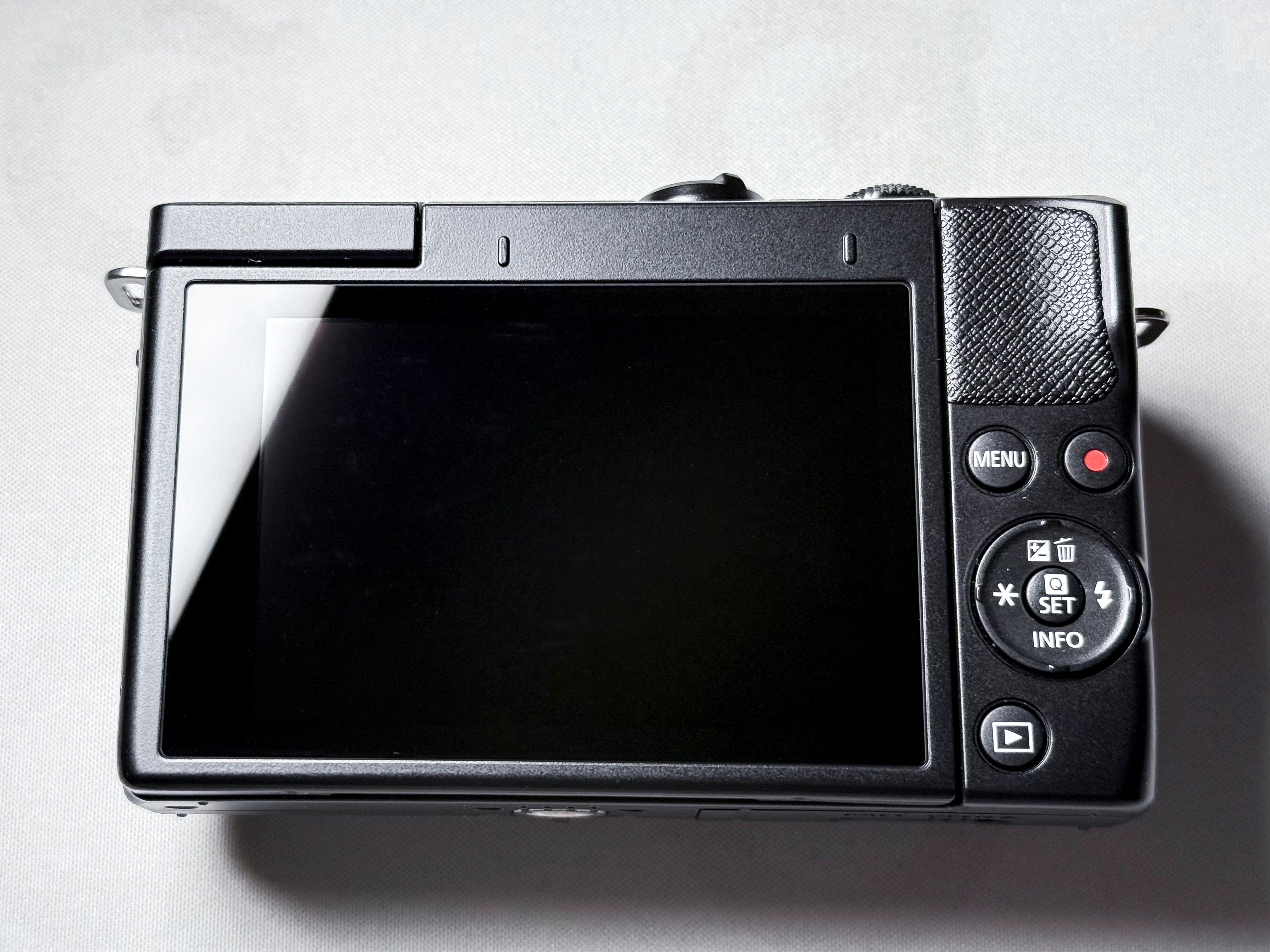Canon EOS M200 + 15-45mm - Mirrorless Camera EF-M 4K - Warranty, Near Mint