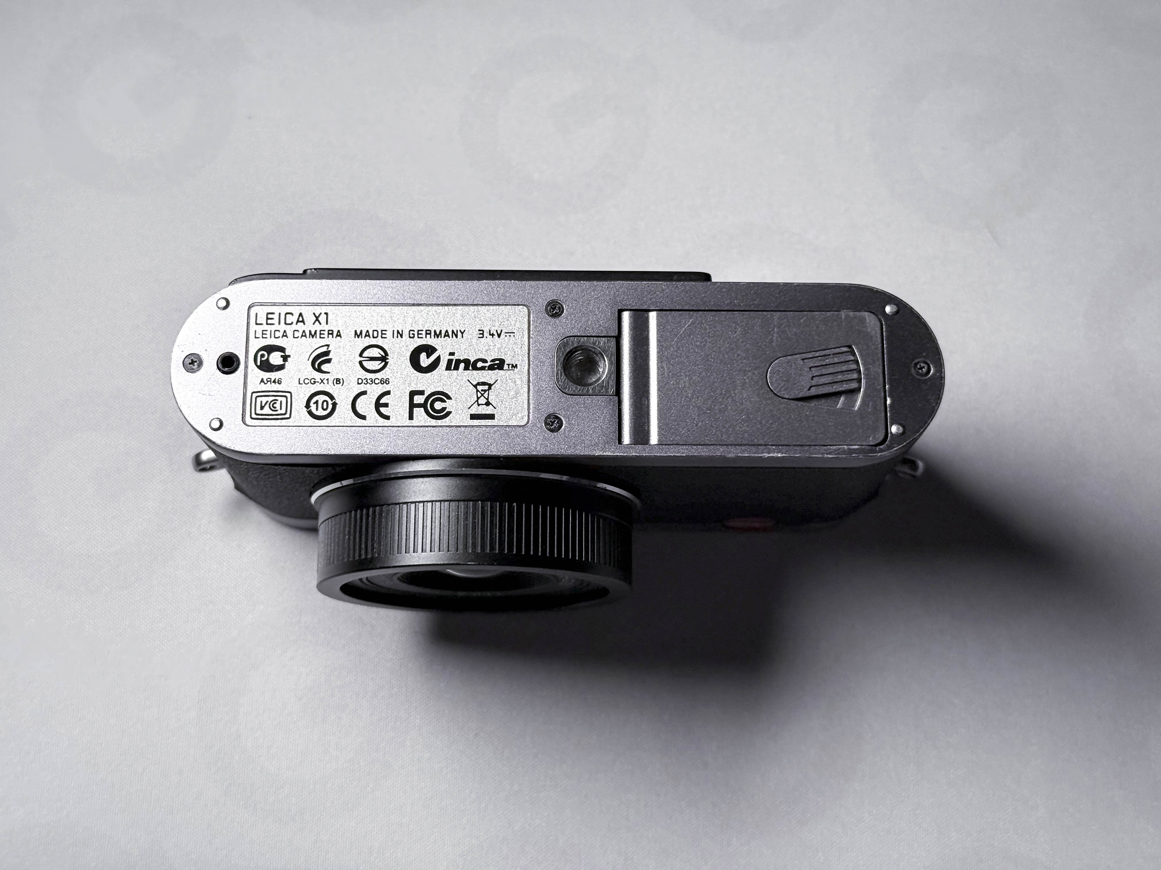 Leica X1 APS-C Digital Camera 36mm Elmarit - Works, buttons issue, read