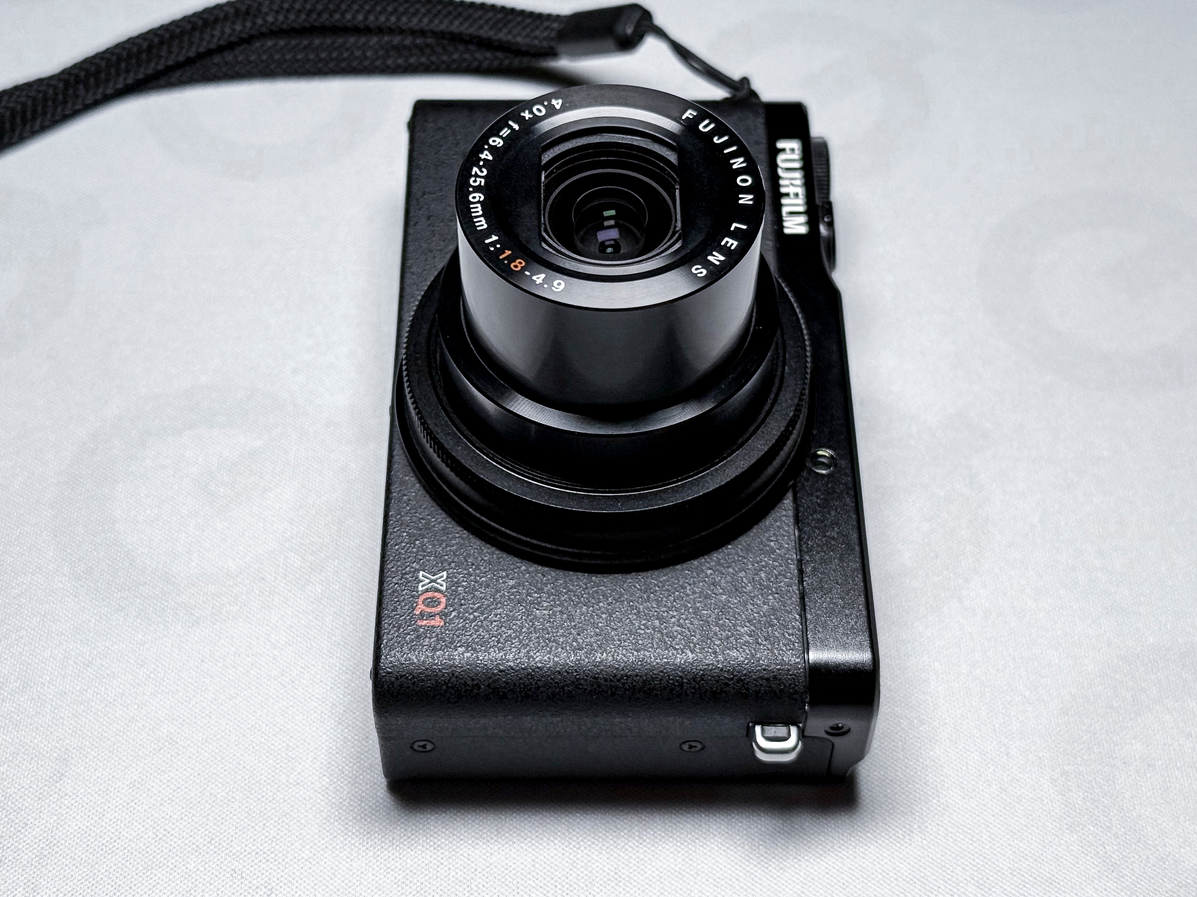 Fujifilm XQ1 X-Trans Compact Camera 12mpx Zoom - Working, Read Fuji X-Q1