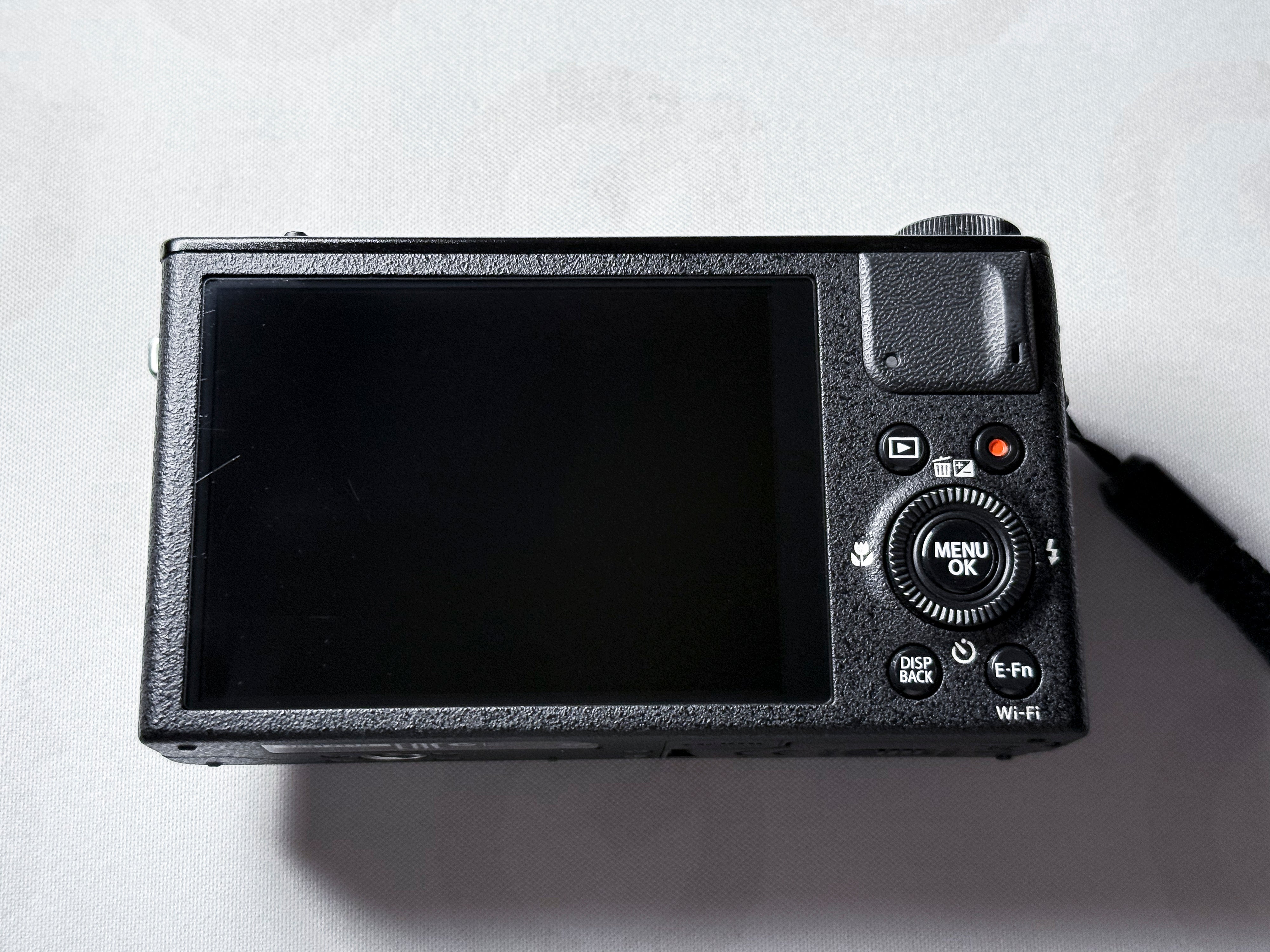Fujifilm XQ1 X-Trans Compact Camera 12mpx Zoom - Working, Read Fuji X-Q1