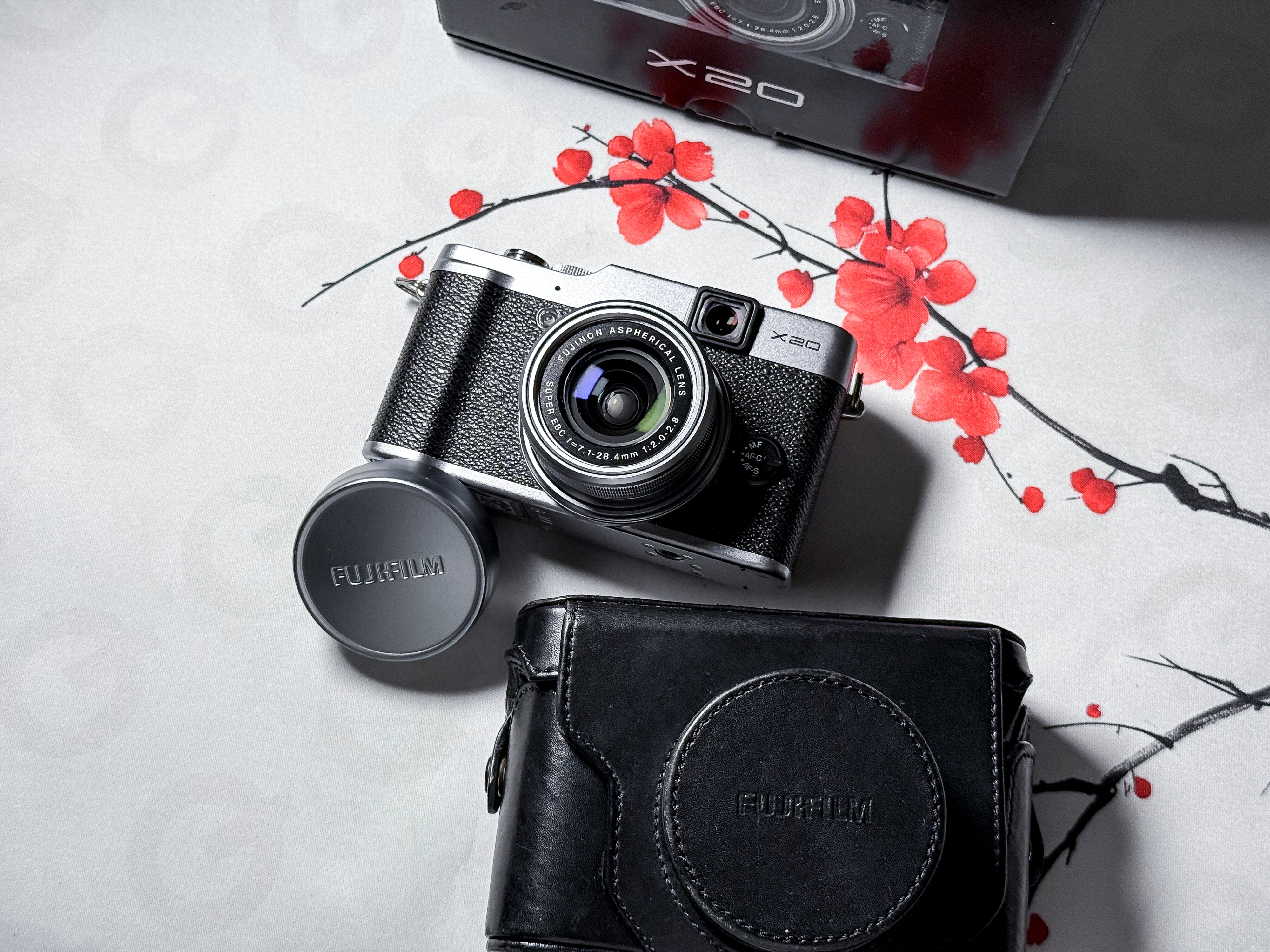 Fotocamera digitale Fujifilm X20 con custodia - Garanzia di 1 anno, eccellente