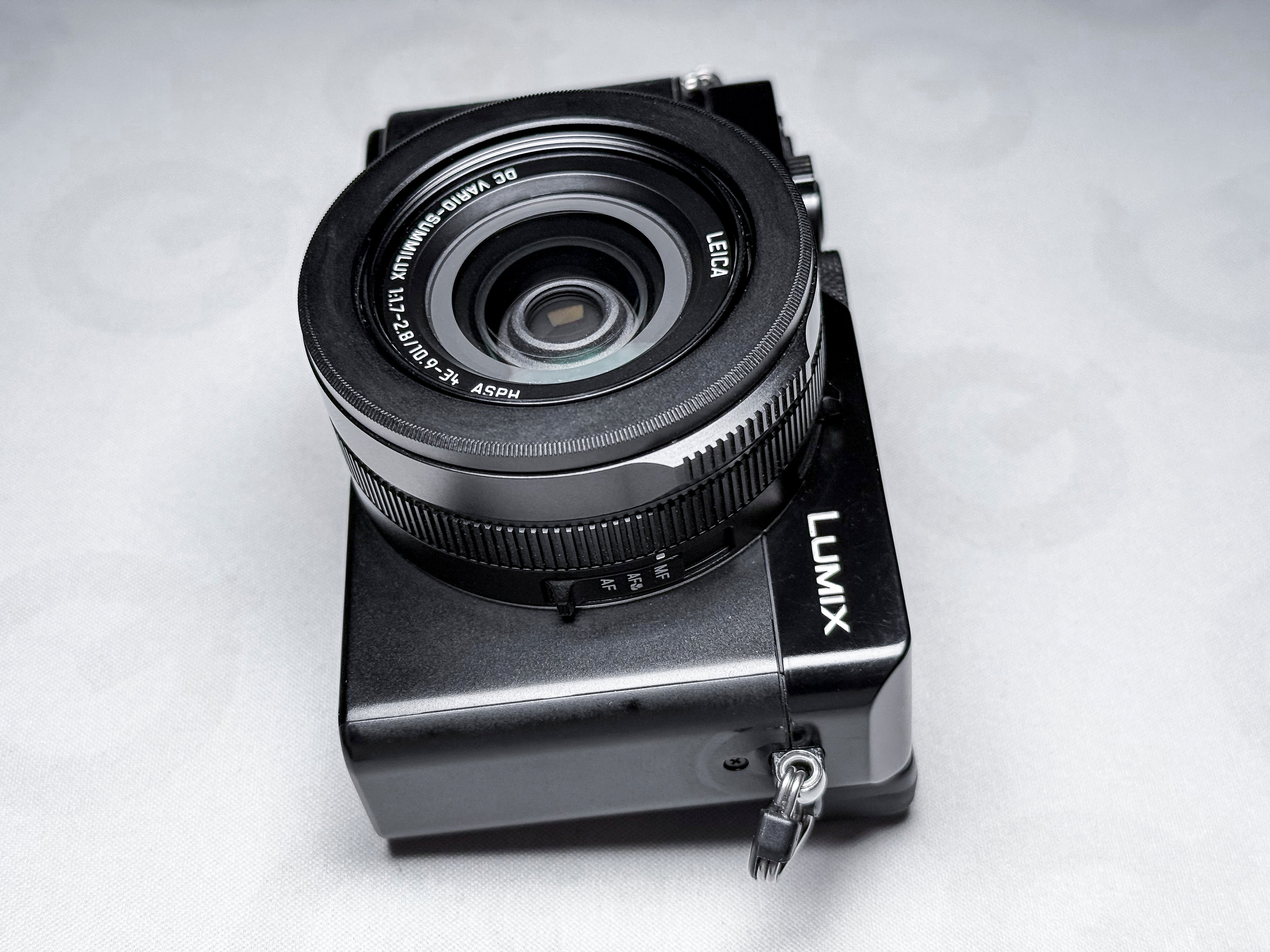 Panasonic Lumix LX100 II (uguale a Leica D-Lux 7) - 1 anno di garanzia, eccellente