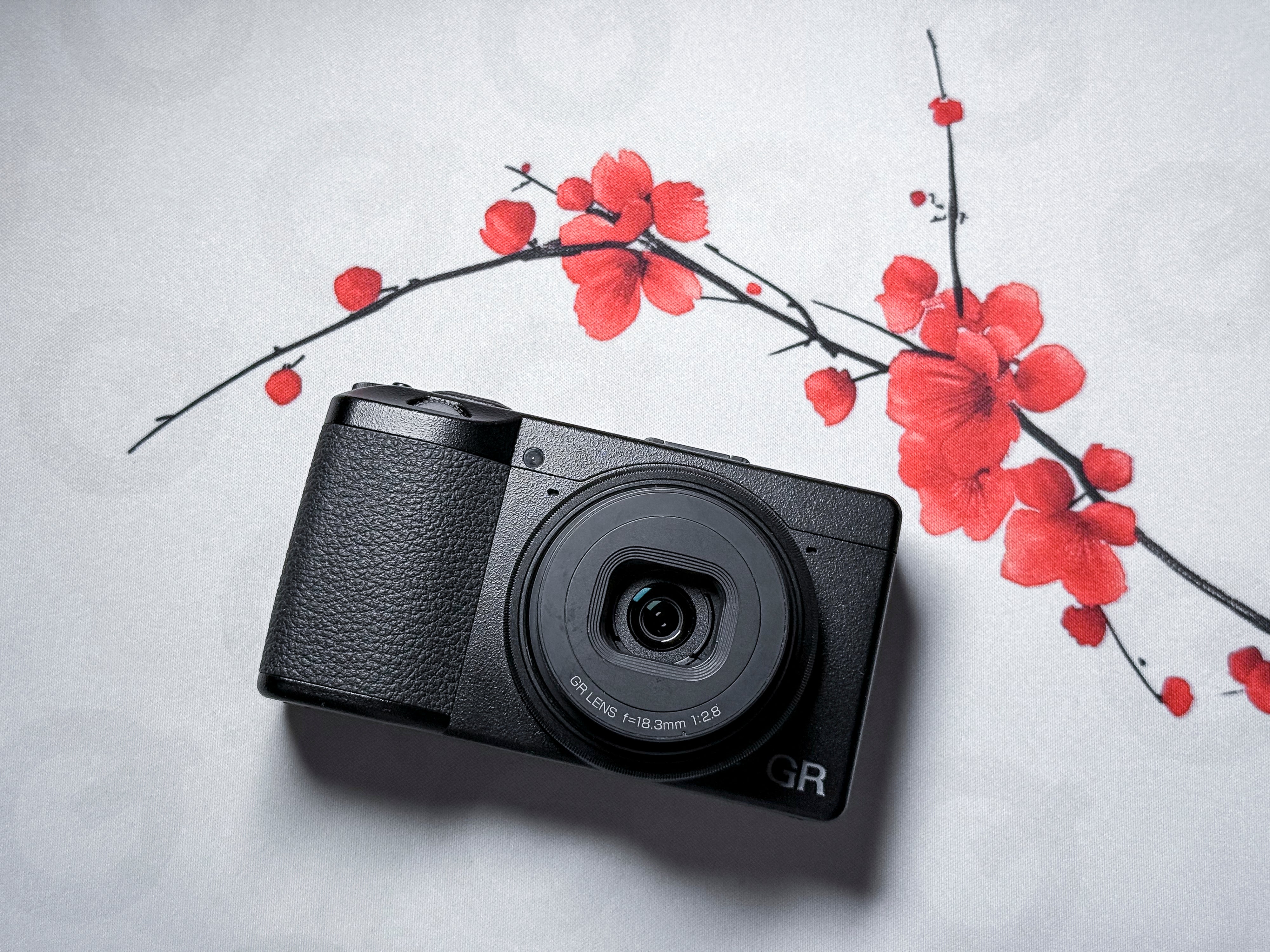 Ricoh GR III 28mm 24.2 Mpx APS-C Compact Camera 1 Year Warranty, Excellent GRIII