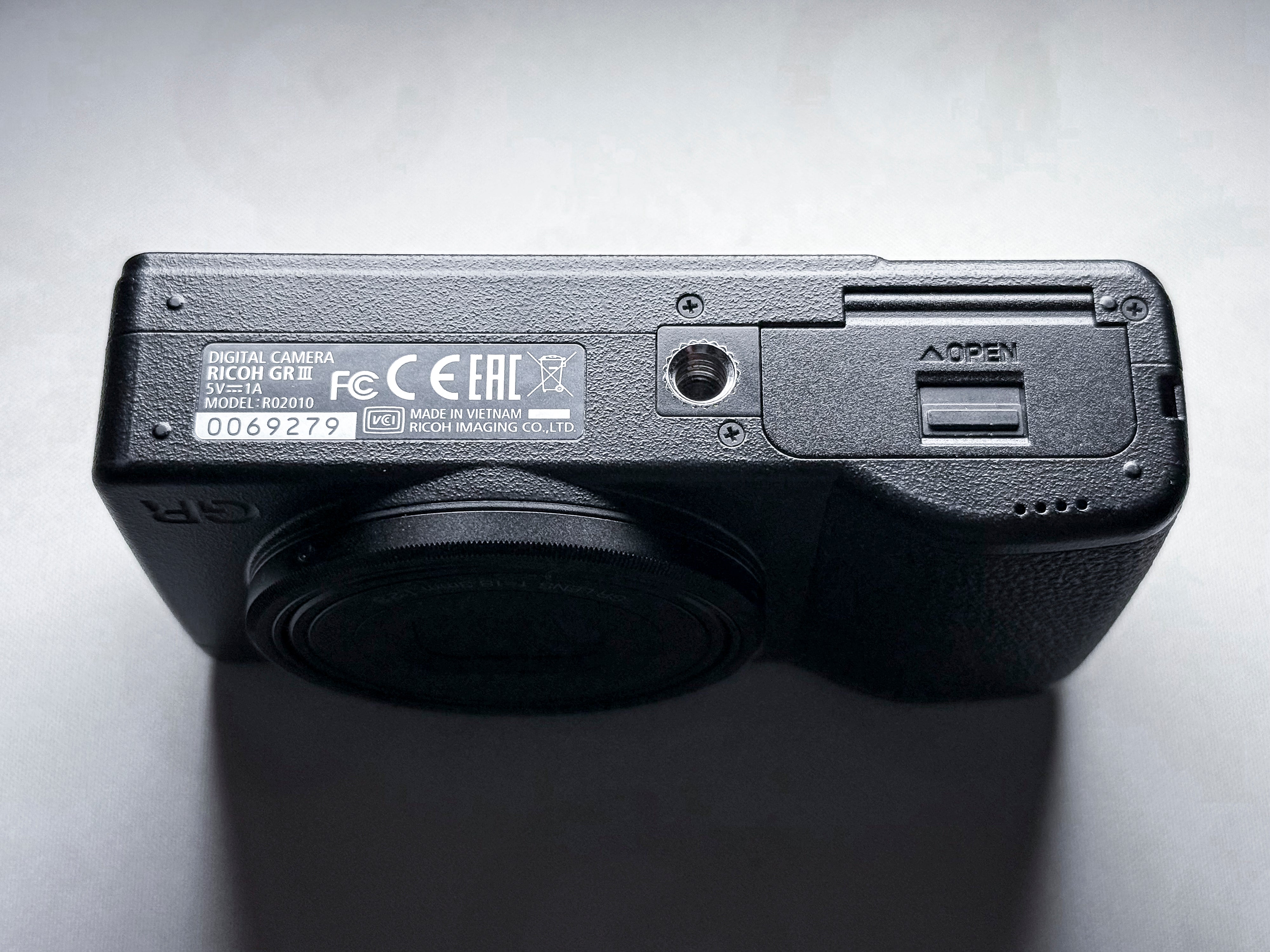 Ricoh GR III 28mm 24.2 Mpx APS-C Compact Camera 1 Year Warranty, Excellent GRIII
