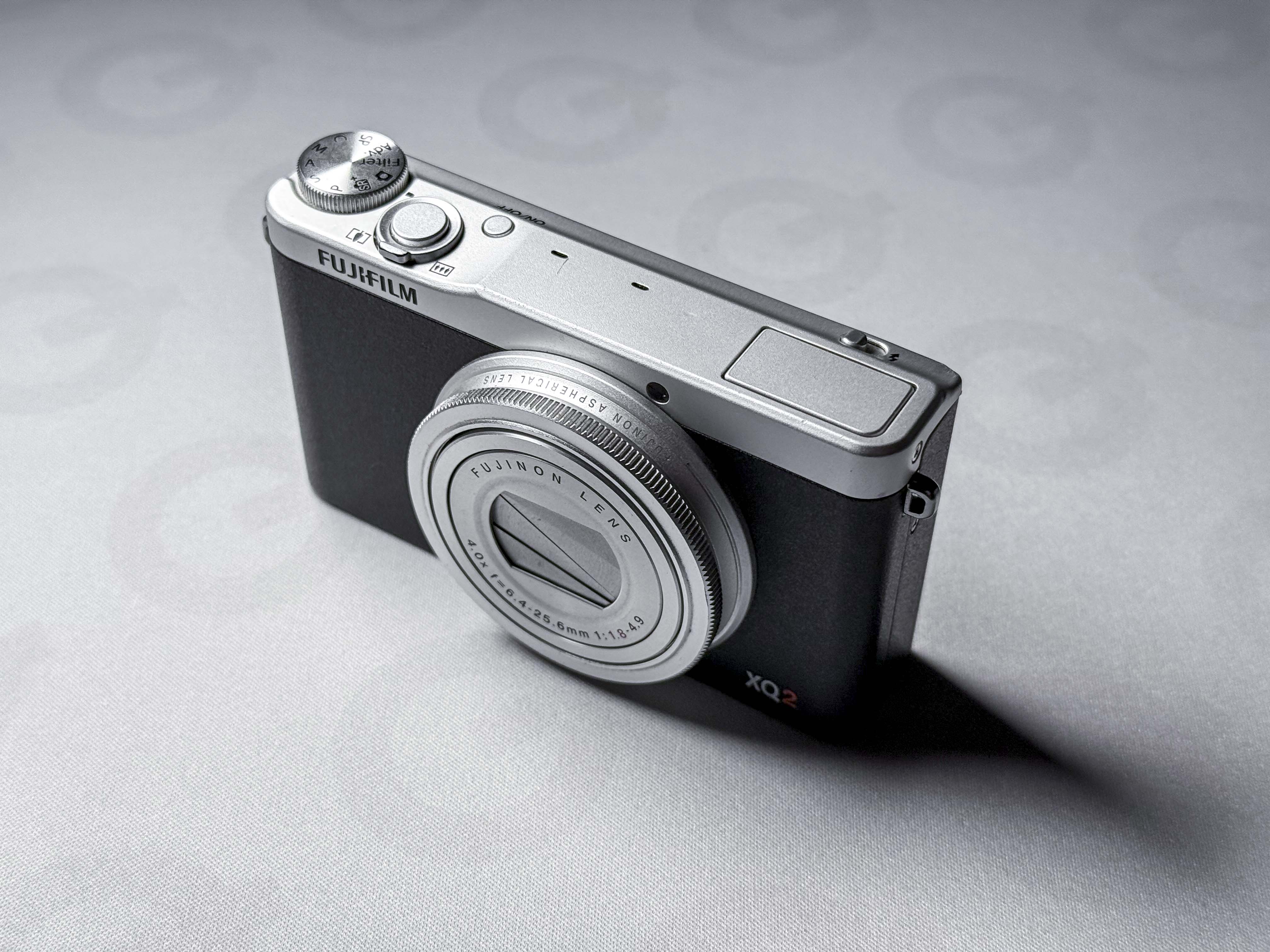 Fotocamera compatta Fujifilm XQ2 Sensore Fuji X-Trans, 1 anno di garanzia, eccellente XQ 2
