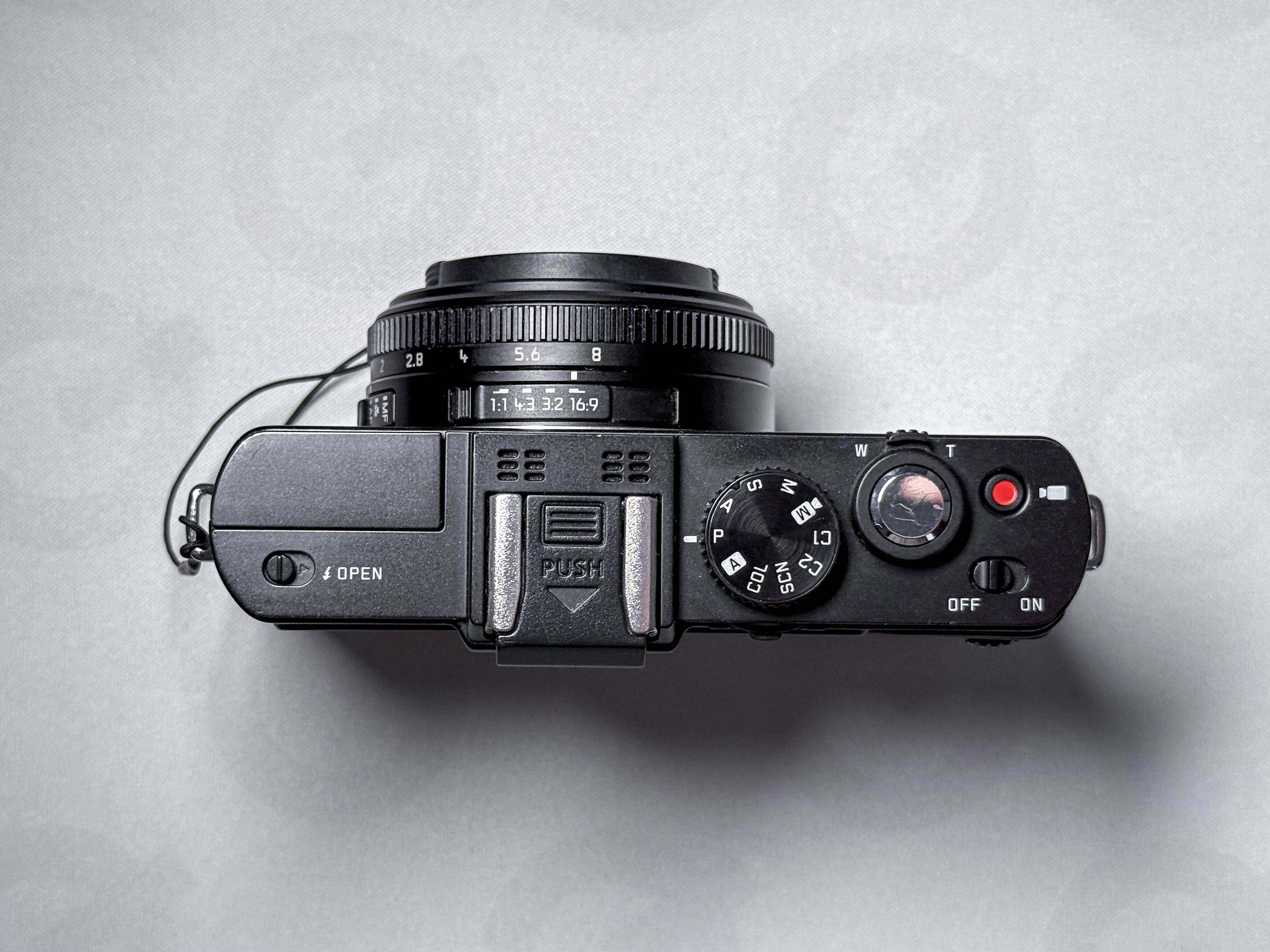 Leica D-Lux 6 Compact Camera Summilux Lens + Case - 1 Year Warranty, Excellent
