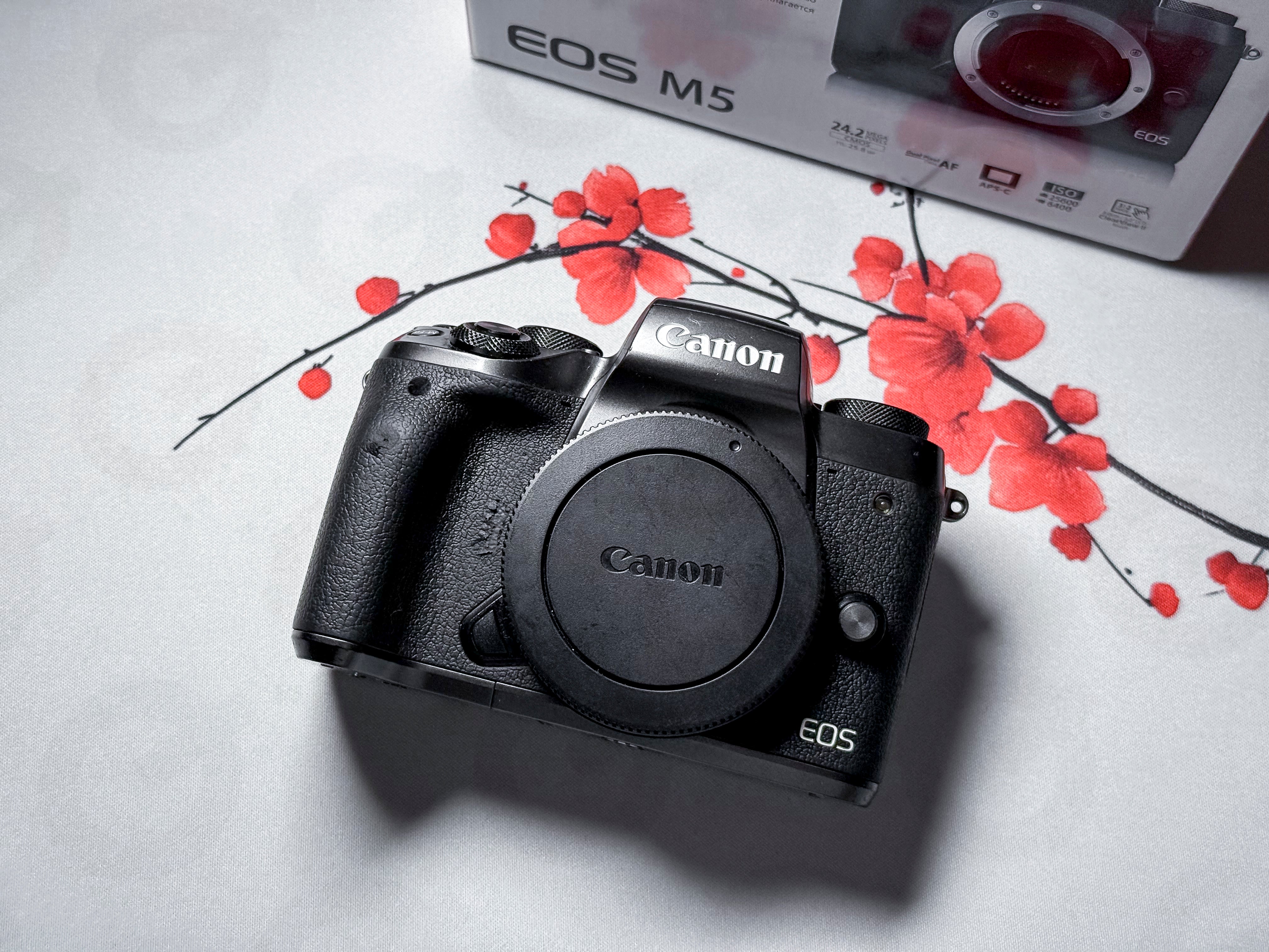 Canon M5 EOS Mirrorless Camera EF-M Body - 1 Year Warranty, Perfectly Working